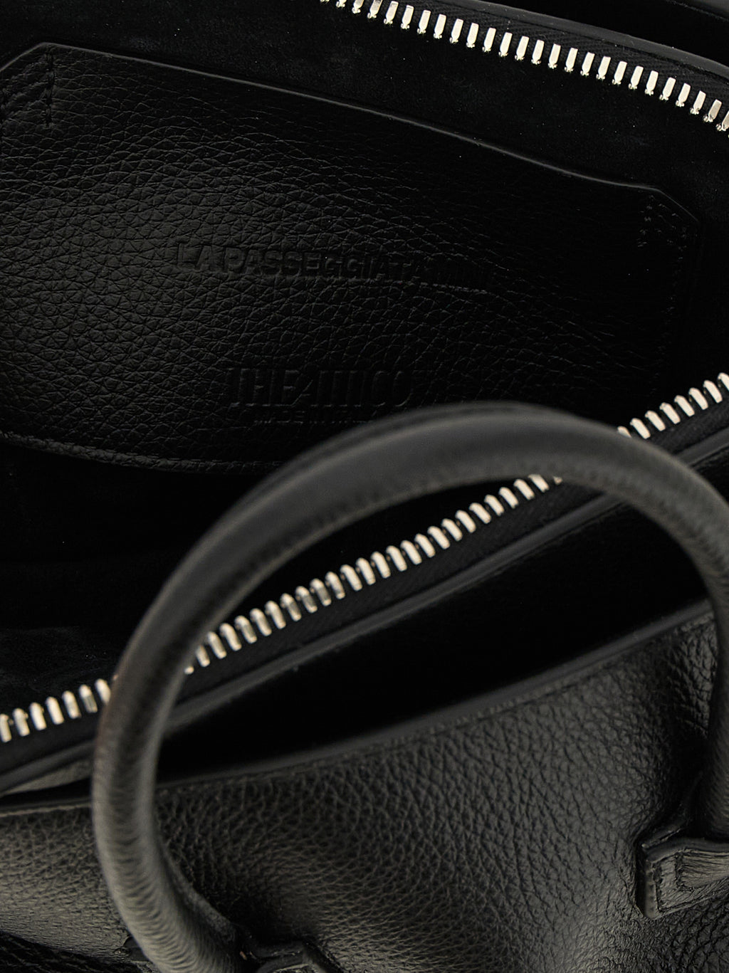 The Attico Handtasche aus schwarzem Rindsleder