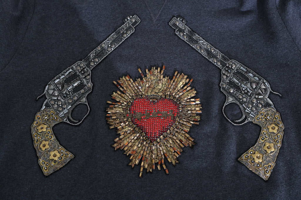 Dolce & Gabbana Grauer Pullover mit Kapuze und rotem Kristallherz Gun