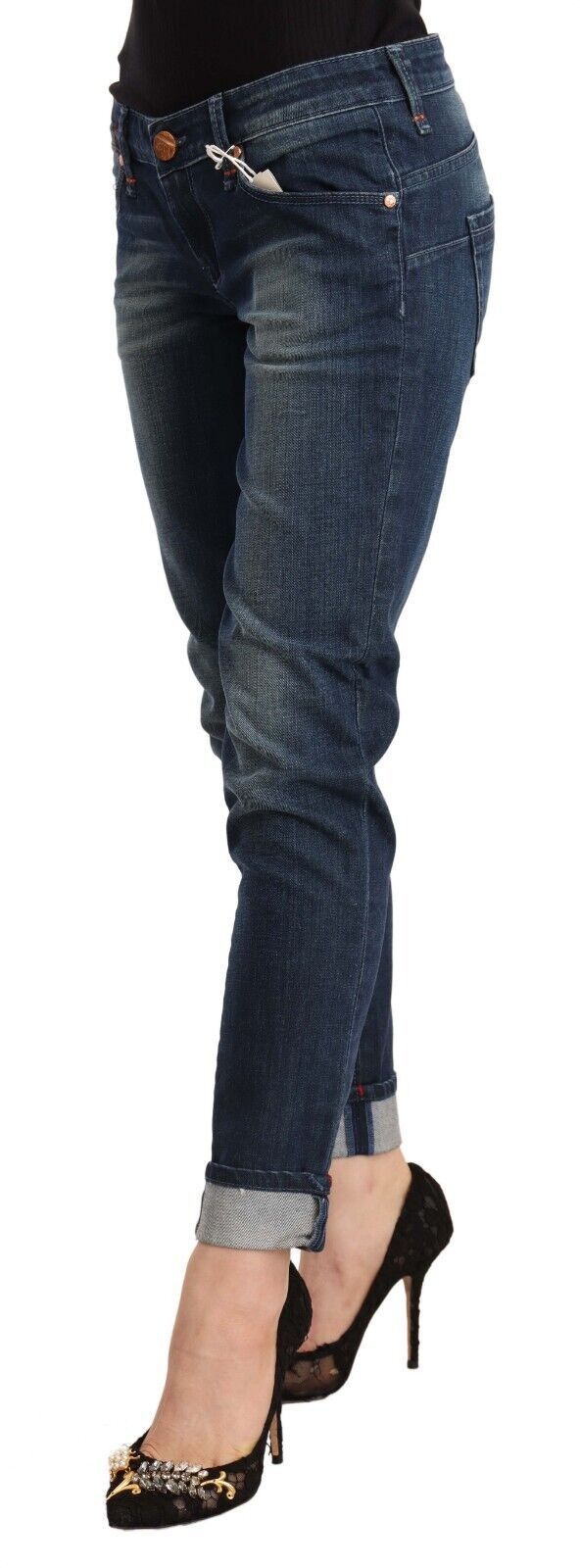Acht Blau gewaschene Skinny Denim-Jeans mit gefaltetem Saum