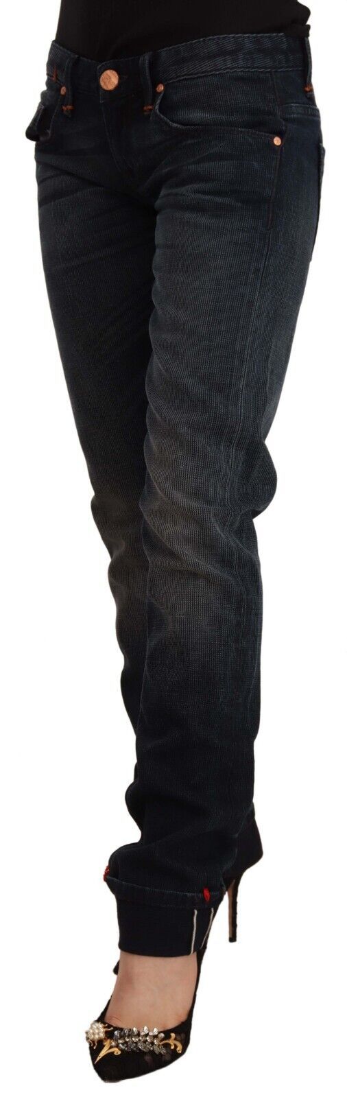 Acht Schwarze Skinny Denim-Jeans mit niedriger Taille aus gewaschener Baumwolle