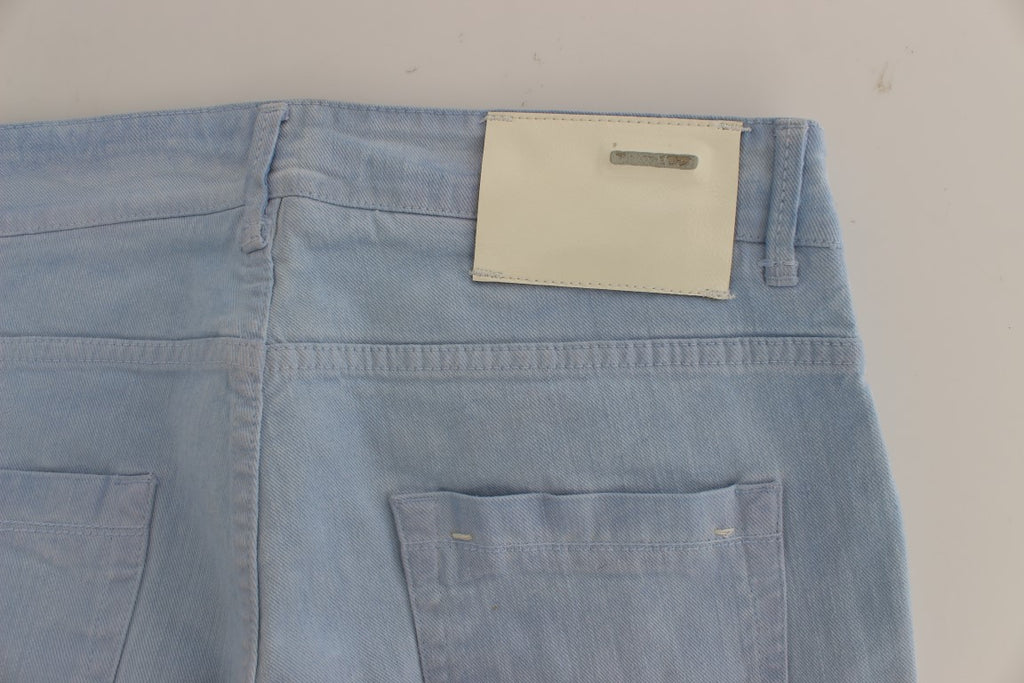 Acht Blaue Baumwoll-Stretch-Jeans mit niedriger Taille