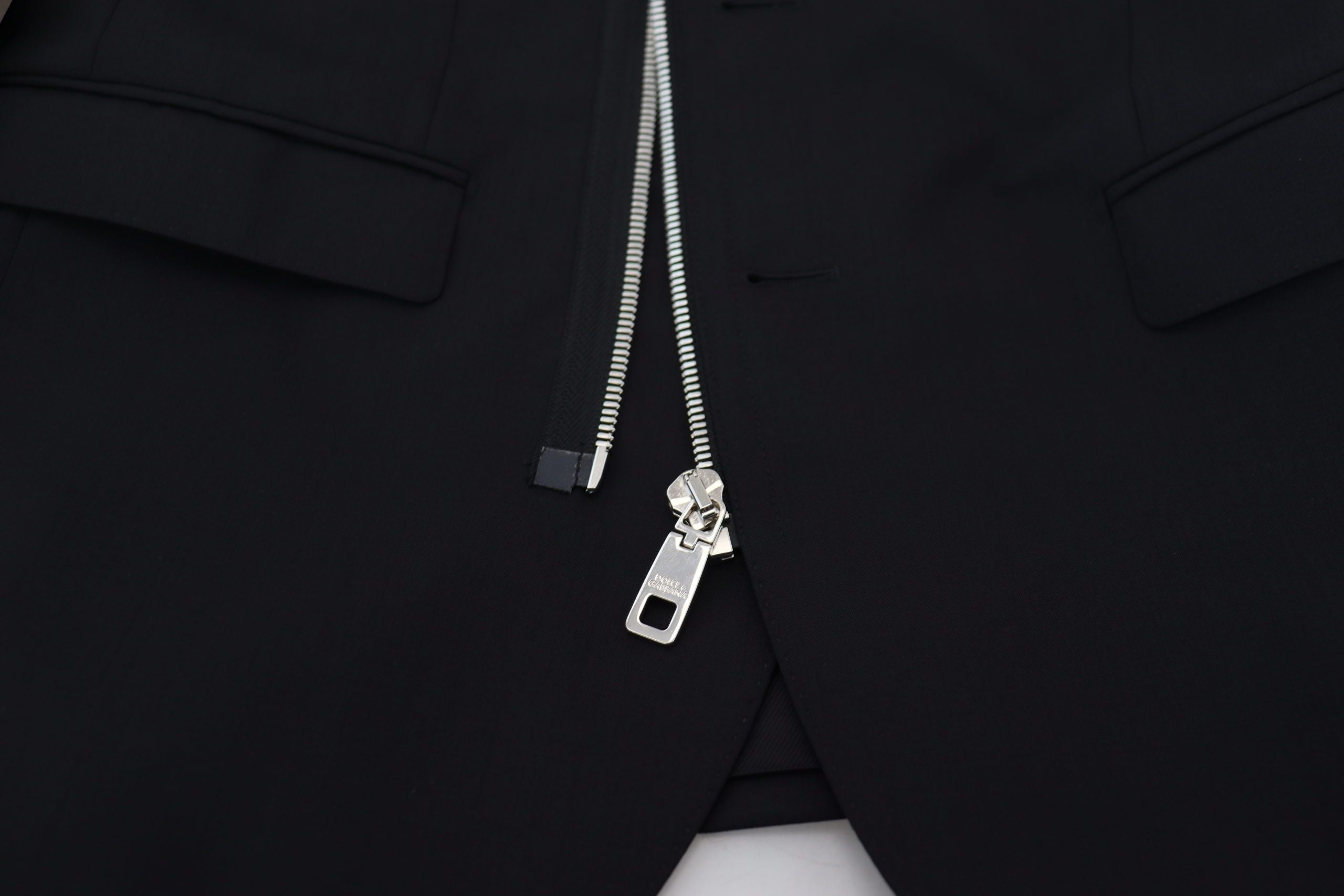 Dolce & Gabbana Schwarze Jacke mit langen Ärmeln und durchgehendem Reißverschluss aus Wolle