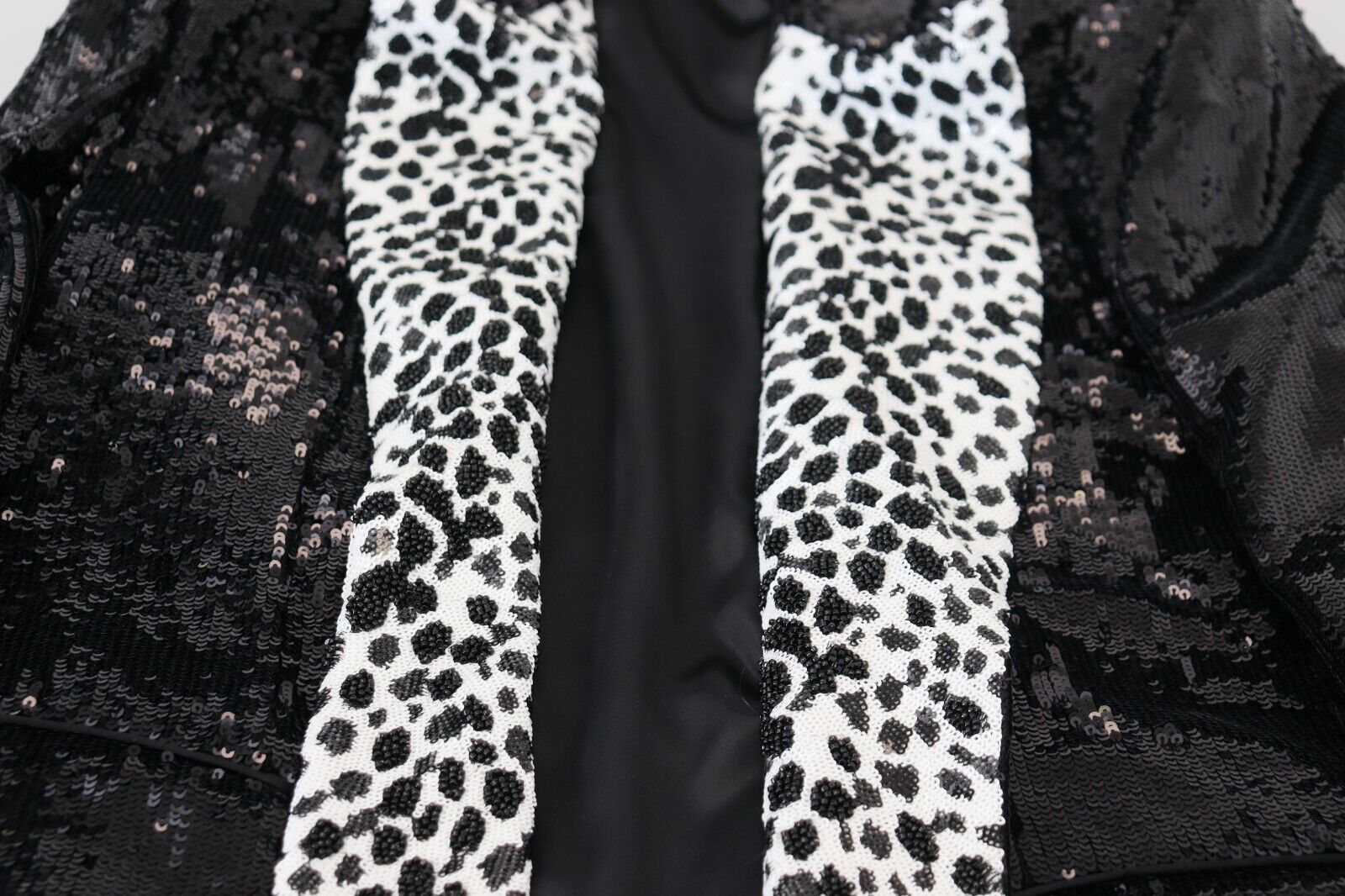 Dolce & Gabbana Schwarzer Pailletten-Blazer aus Nylon mit Kuhmuster