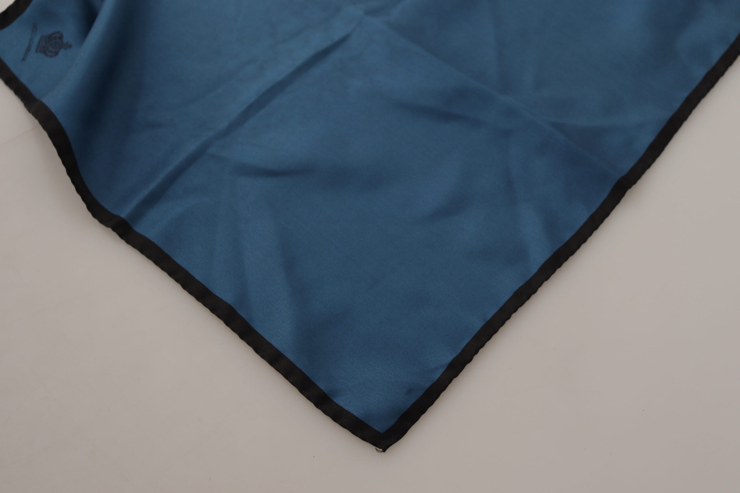 Dolce & Gabbana Schwarz Blau DG Crown Bedrucktes Quadratisches Taschentuch Schal