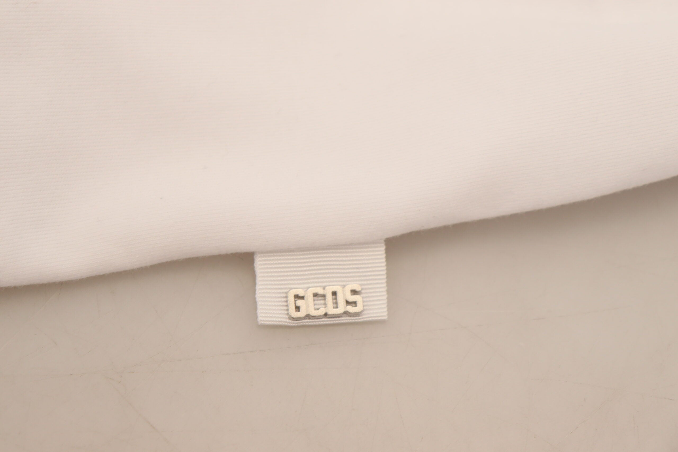 GCDS white T-shirt with logo print and short sleeves in cotton