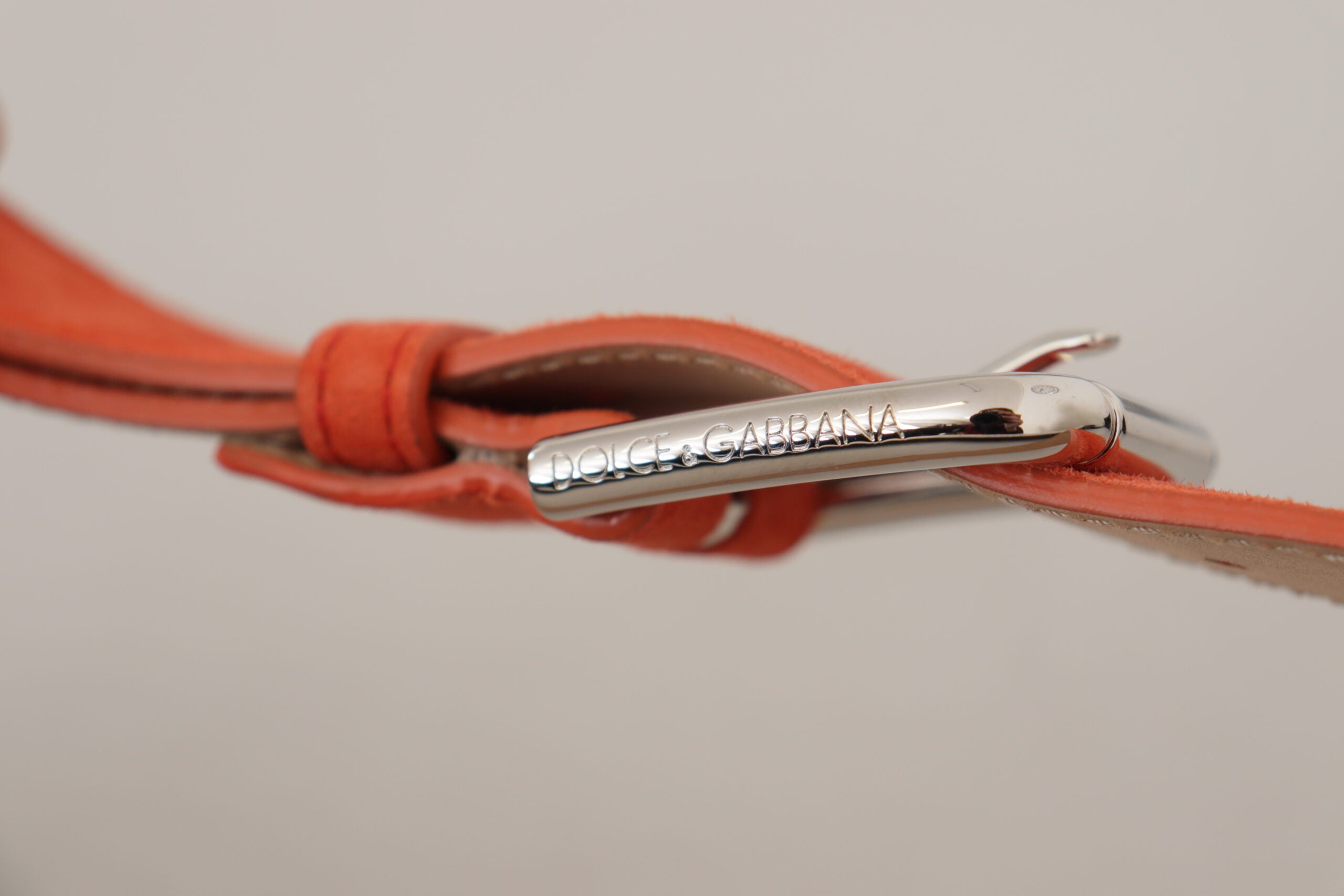 Dolce & Gabbana Orangefarbener Leder-Wildleder-Gürtel mit silberner Logo-Metallschnalle