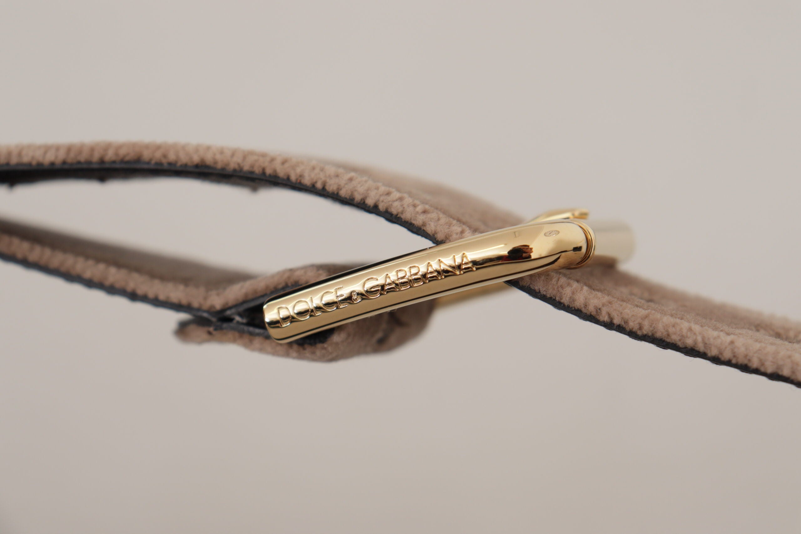 Dolce & Gabbana Hellbrauner Samtgürtel mit goldfarbener Logo-Metallschnalle