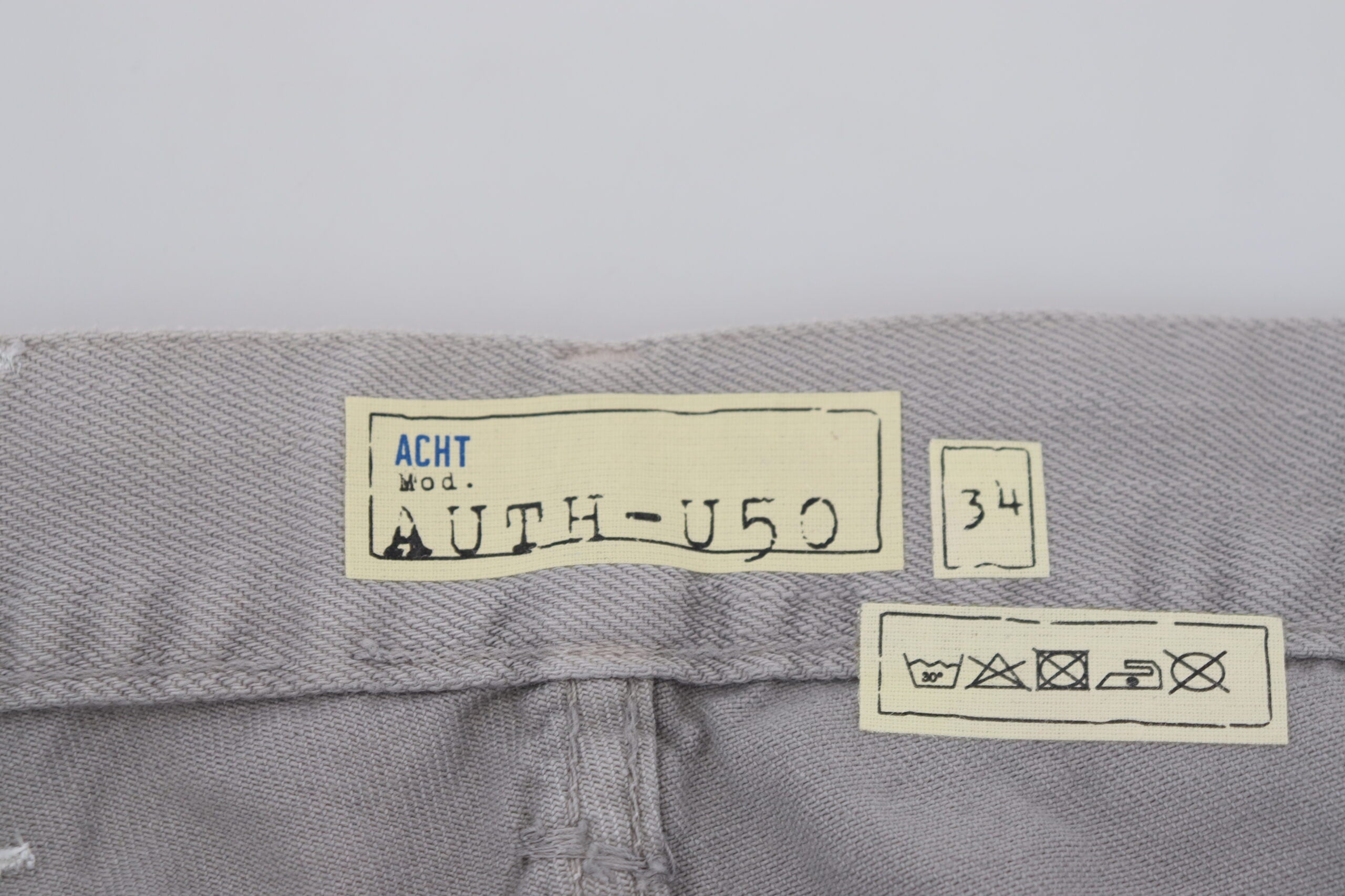 Acht Graue Baumwolle Straight Fit Gefalteter Saum Casual Denim Jeans