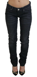 Acht Schwarze gewaschene Jeans mit niedriger Taille und schmaler Passform aus Baumwoll-Denim