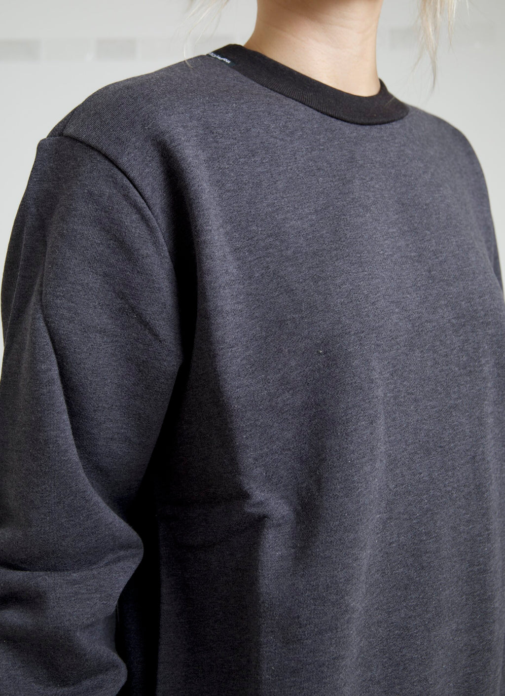 Dolce & Gabbana Dunkelgrauer Pullover mit Rundhalsausschnitt aus Baumwolle