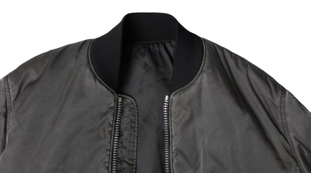 MM6 Maison Margiela Graue Bomberjacke mit Reißverschlusstasche Ärmel