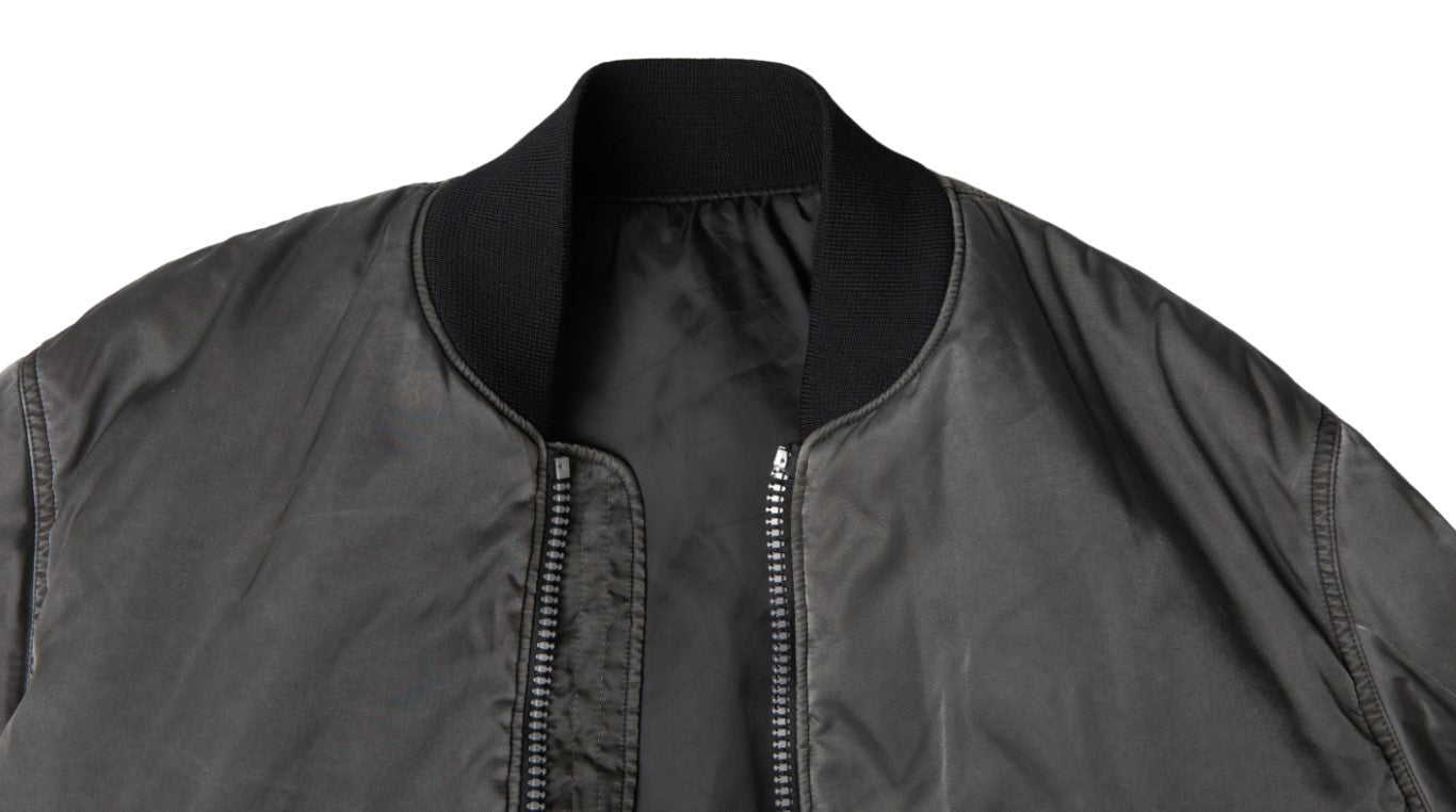 MM6 Maison Margiela Graue Bomberjacke mit Reißverschlusstasche Ärmel