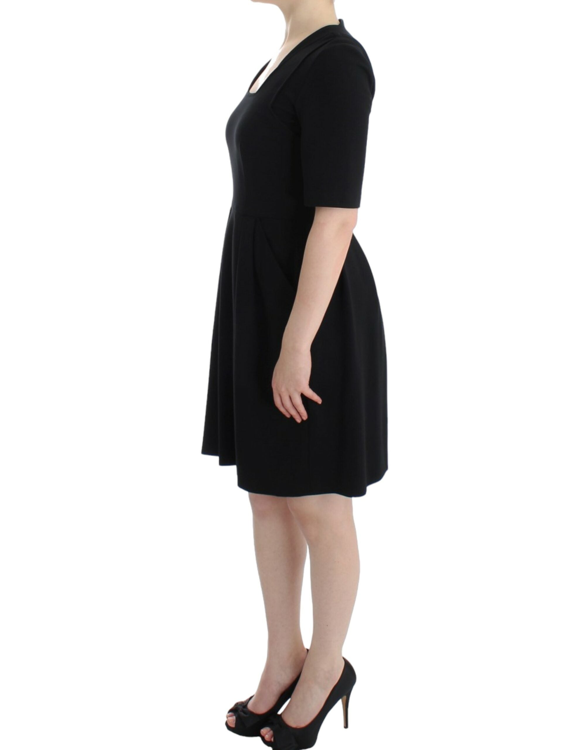 CO|TE Schwarzes kurzärmeliges Venuskleid