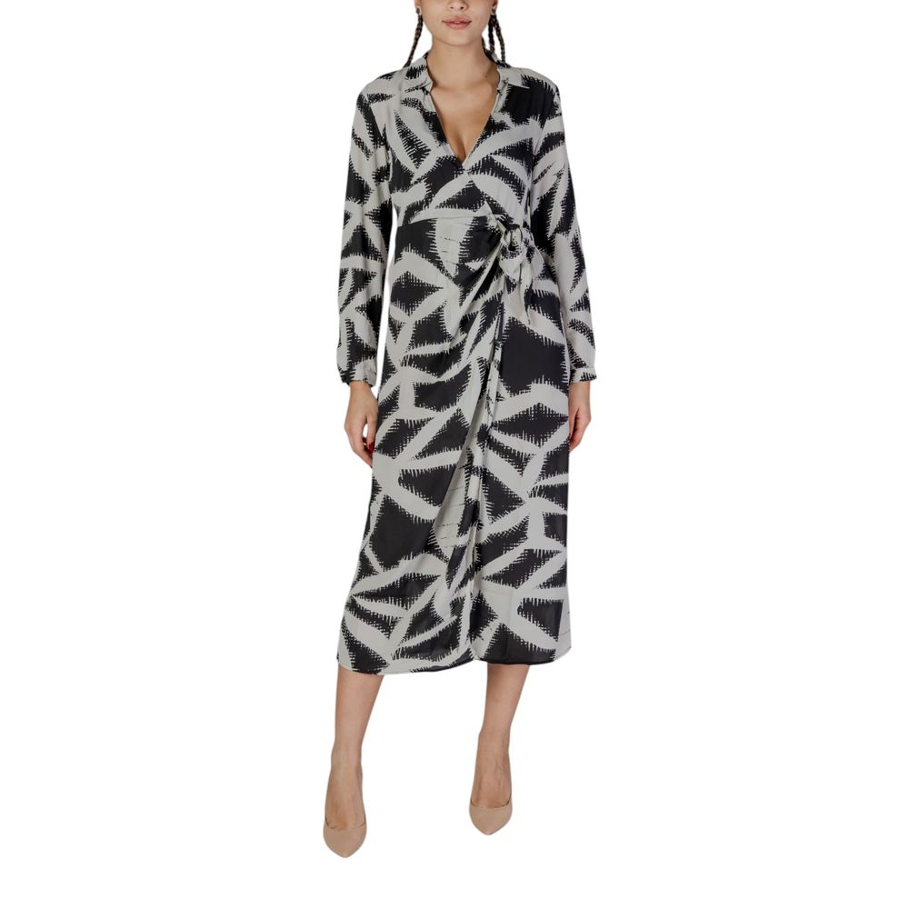 Jacqueline De Yong Langes Schwarzes Kleid aus recyceltem Polyester