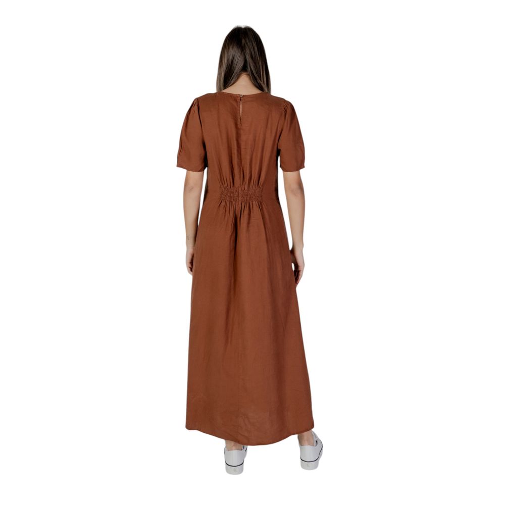 B.Young Braunes Leinen-Maxikleid