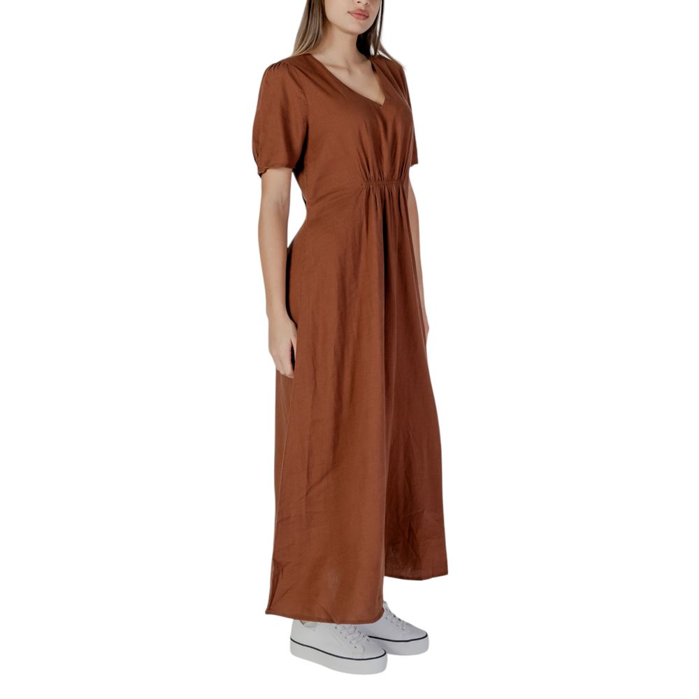 B.Young Braunes Leinen-Maxikleid