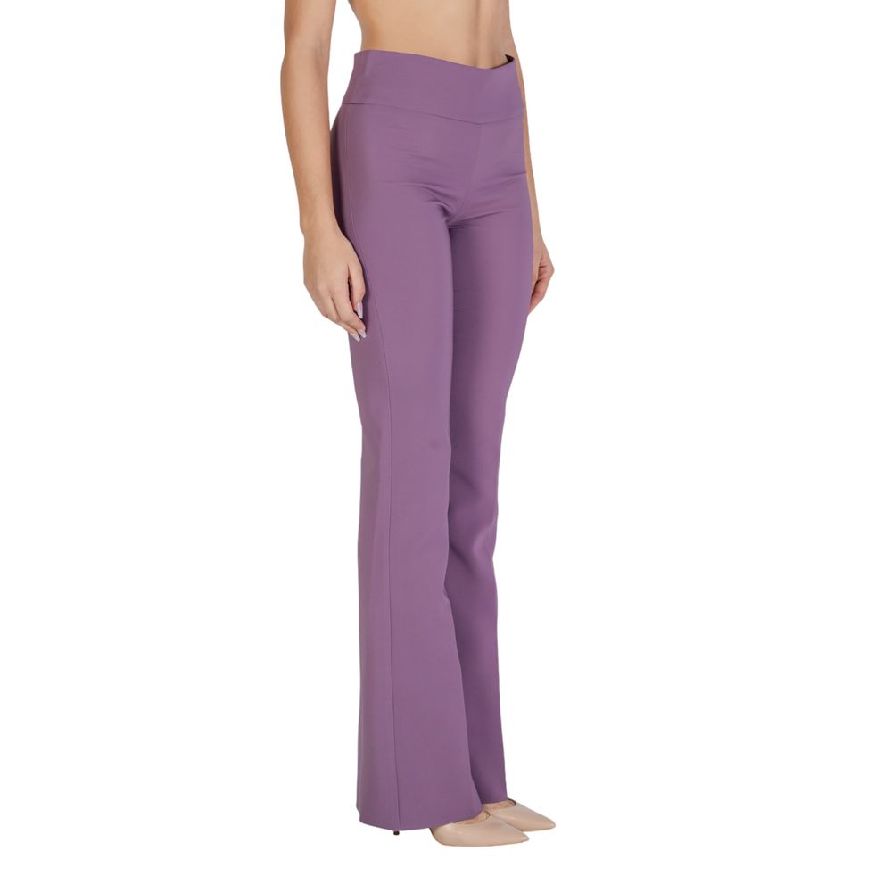 Sandro Ferrone Lila Polyester-Hosen mit ausgestelltem Bein