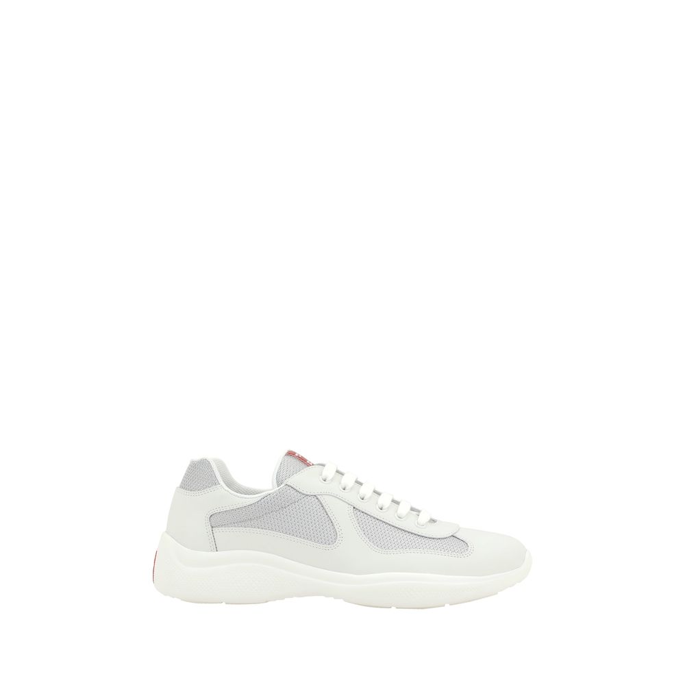 Prada Weiße Kalbshaut Bos Taurus Sneakers mit niedrigem Schaft