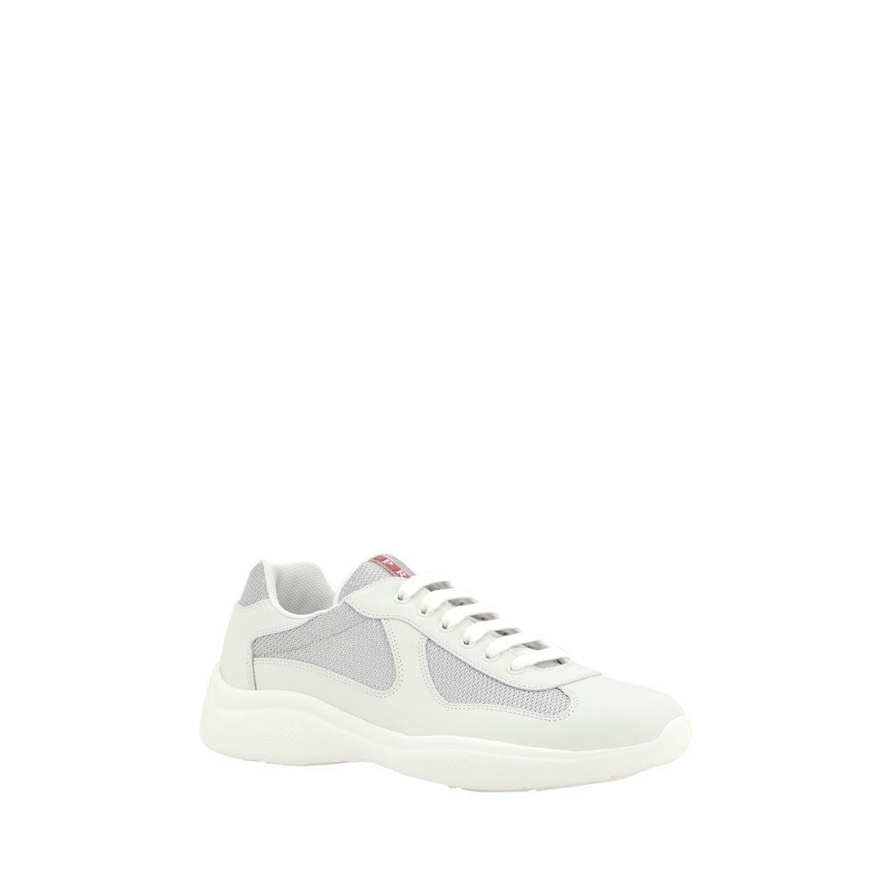 Prada Weiße Kalbshaut Bos Taurus Sneakers mit niedrigem Schaft