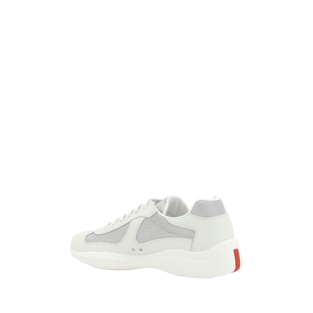 Prada Weiße Kalbshaut Bos Taurus Sneakers mit niedrigem Schaft