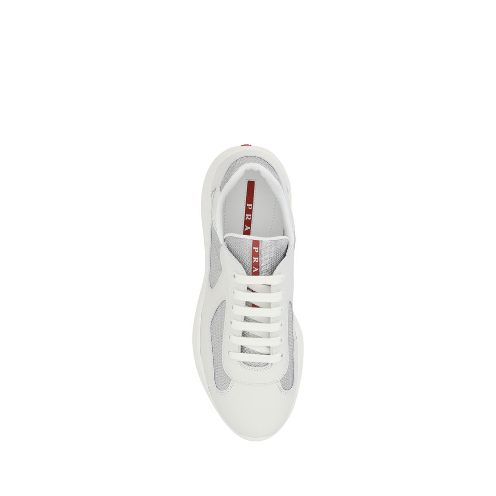 Prada Weiße Kalbshaut Bos Taurus Sneakers mit niedrigem Schaft