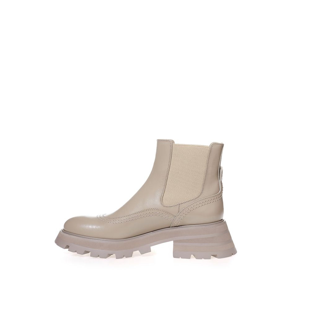 Alexander McQueen Chic Grey Leather Boots for Elegant Strides