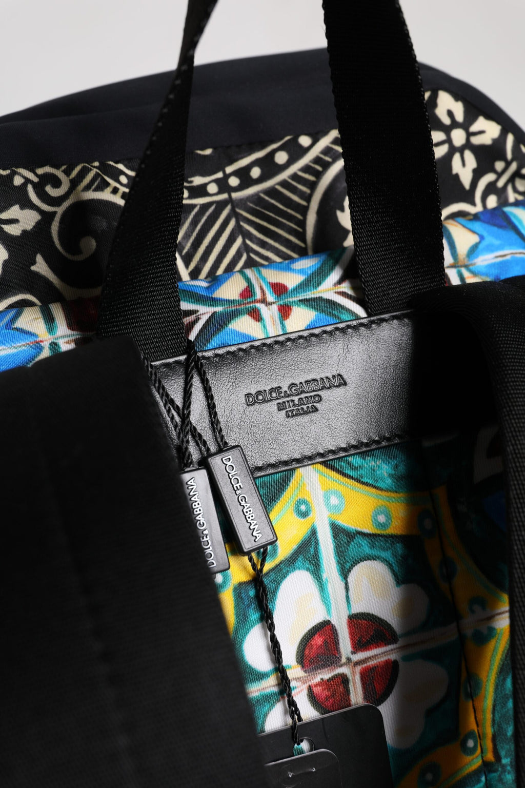 Dolce & Gabbana Multicolor Maiolica Druck Nylon Rucksack Tasche