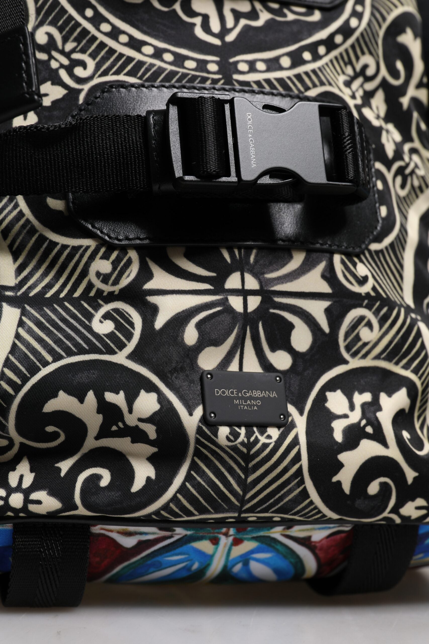Dolce & Gabbana Multicolor Maiolica Druck Nylon Rucksack Tasche