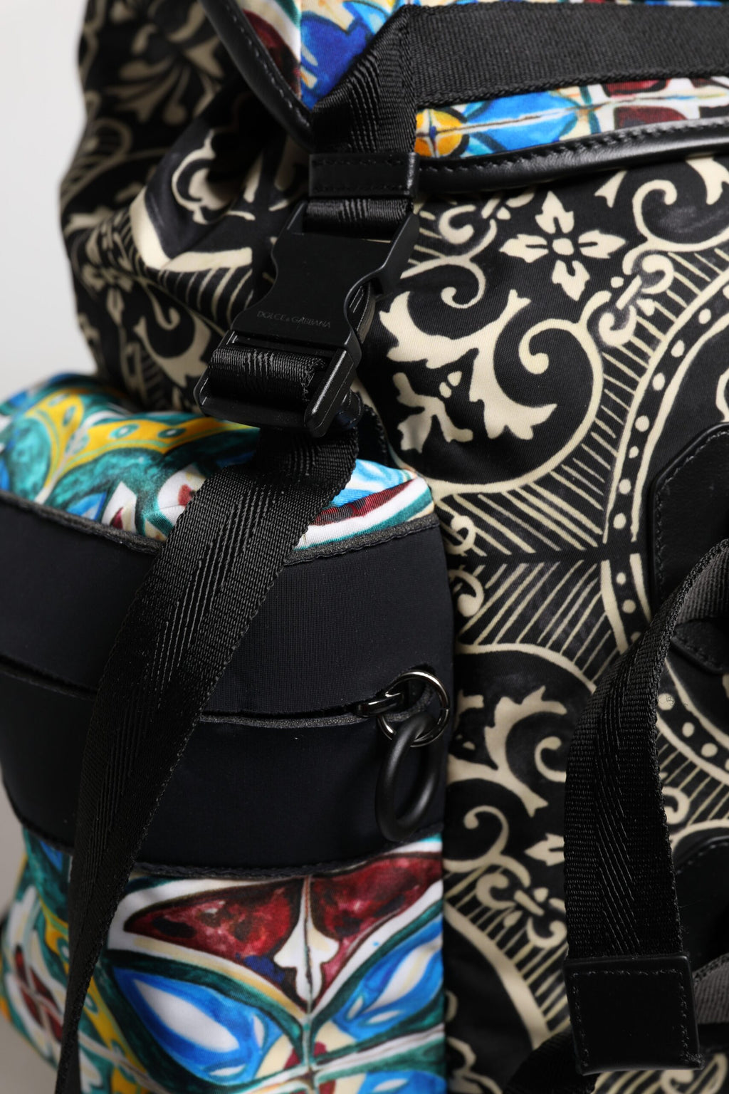 Dolce & Gabbana Multicolor Maiolica Druck Nylon Rucksack Tasche