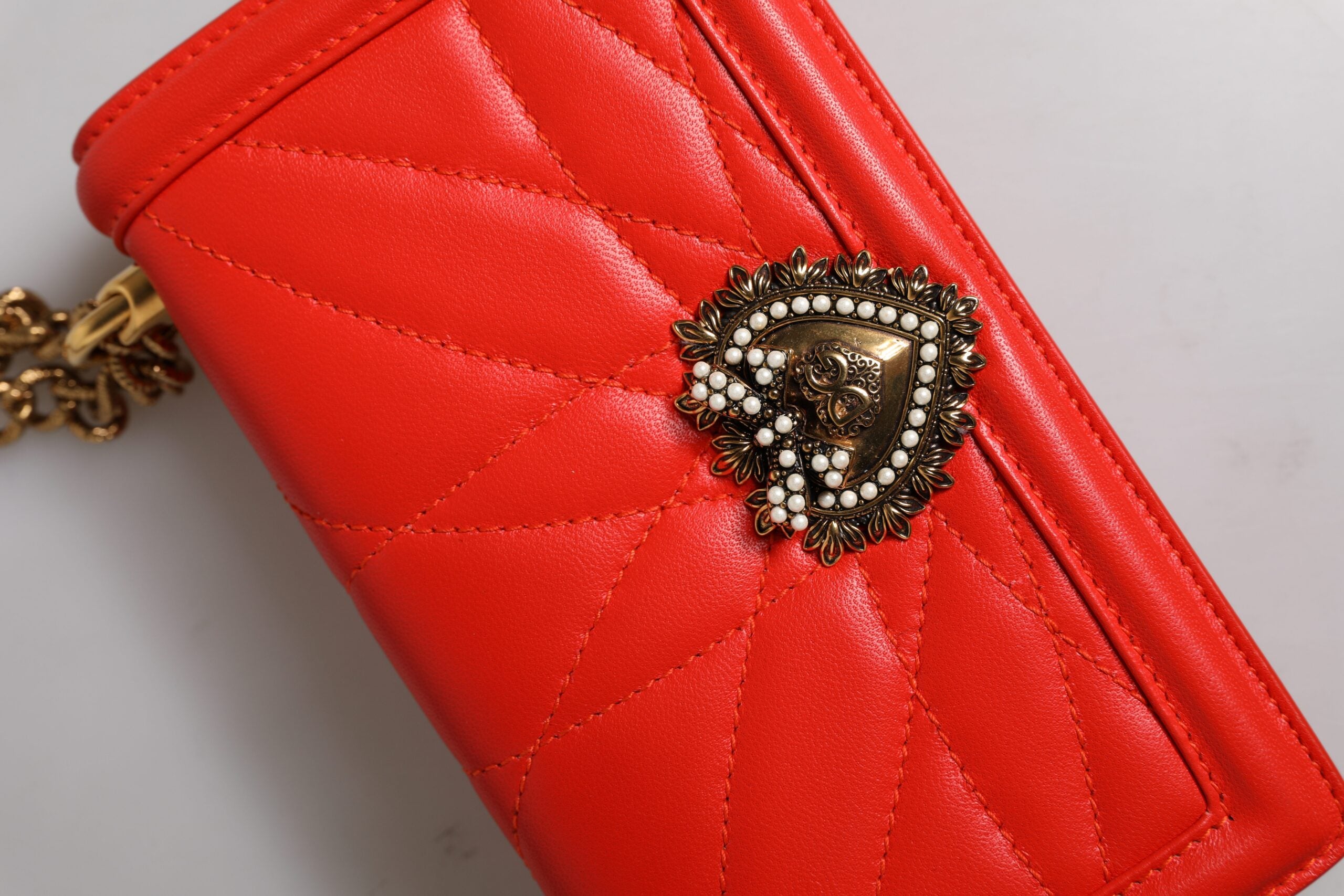 Dolce & Gabbana Rote gesteppte Devotion Crossbody Kette Telefon Hülle Tasche