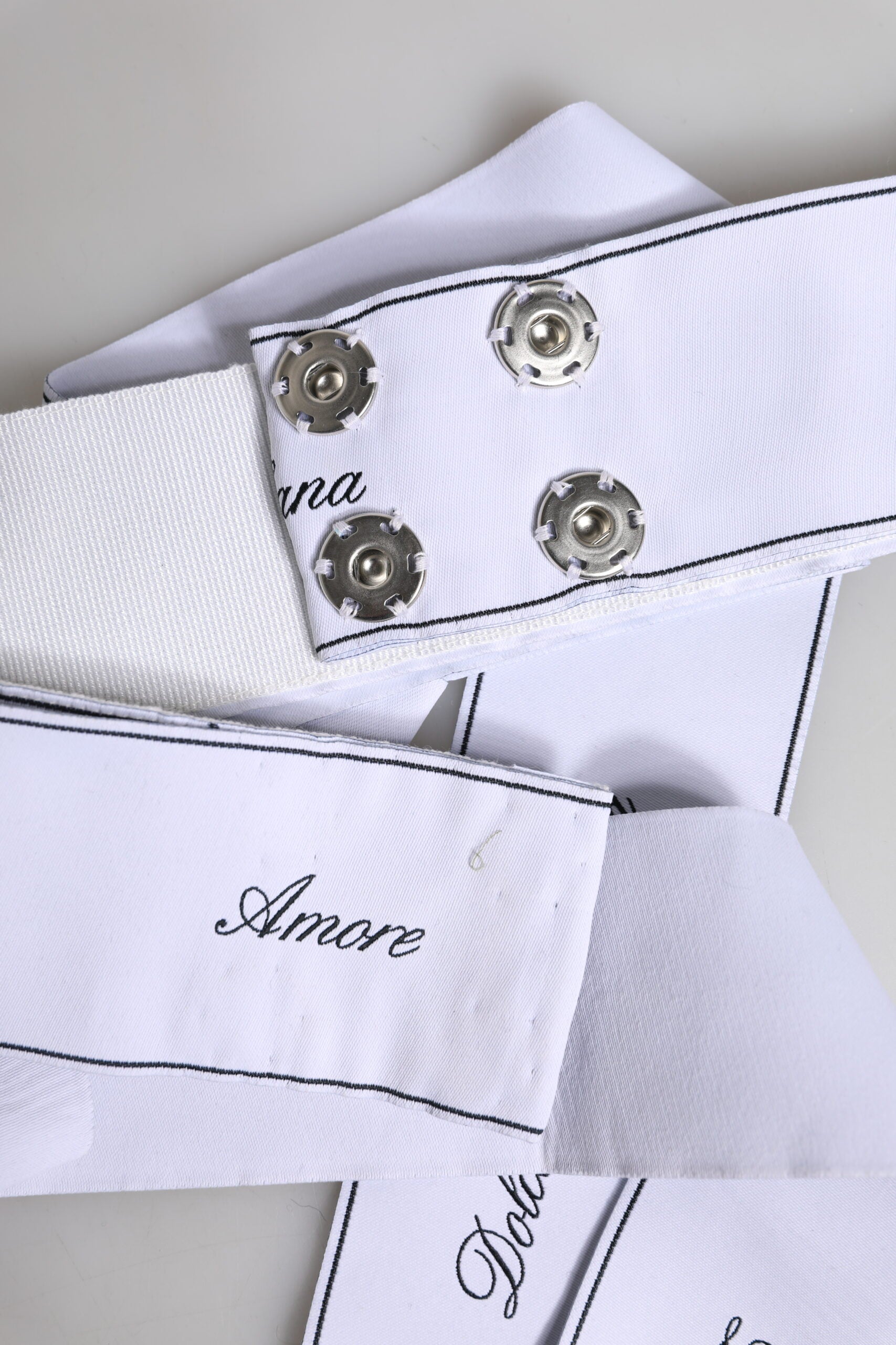 Dolce & Gabbana Weißes Taillenband Breite Schleife Logo-Gürtel