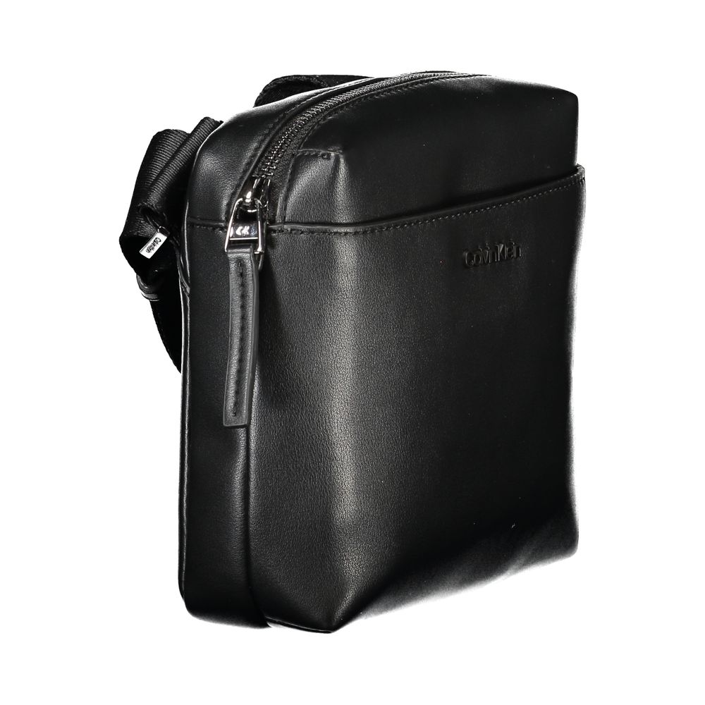 Calvin Klein Schultertasche aus schwarzem Polyethylen