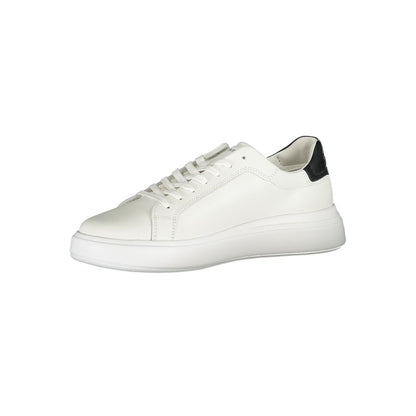 Calvin Klein Schlichte weiße Sneakers mit kontrastierenden Akzenten