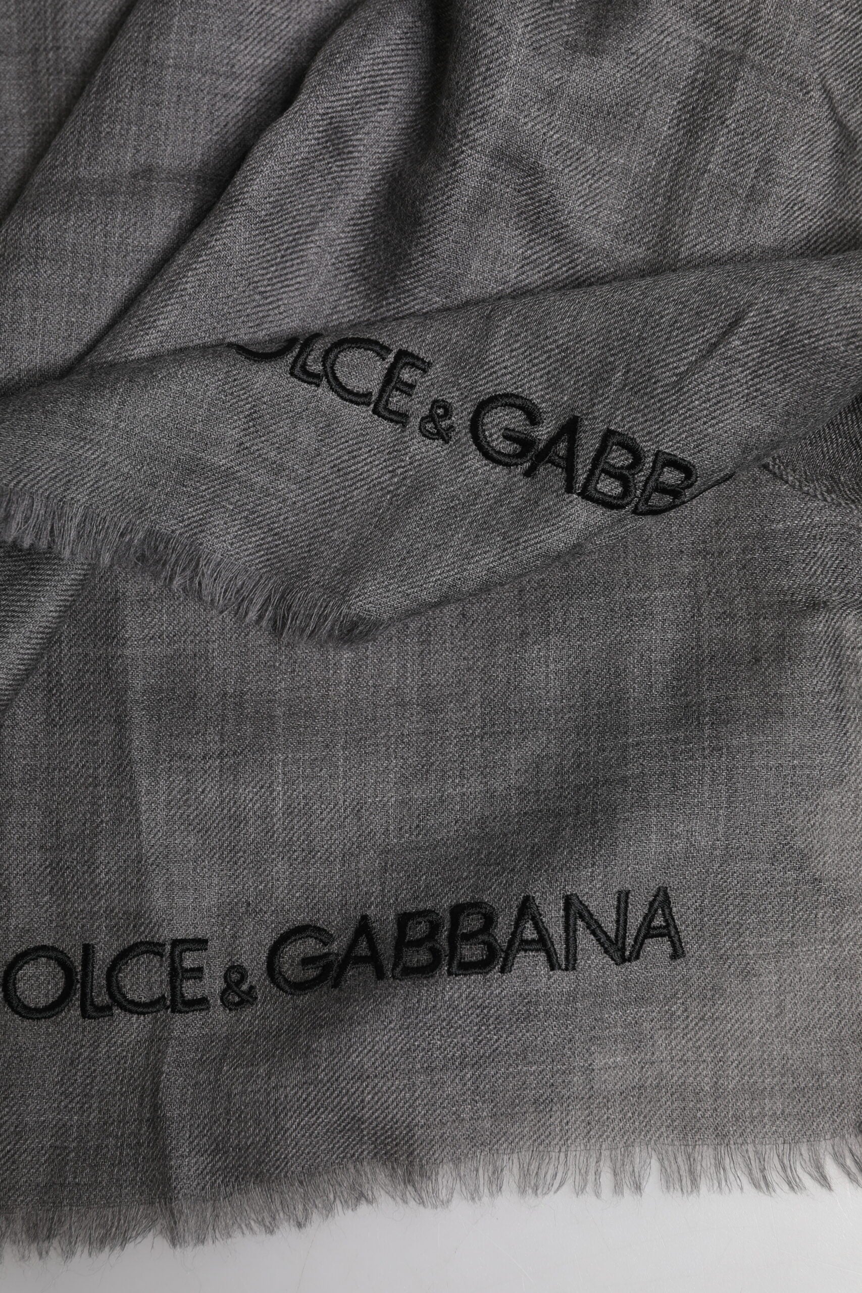 Dolce & Gabbana Grauer Schal mit Logo-Print, Nackenwärmer, Wickel-Schal