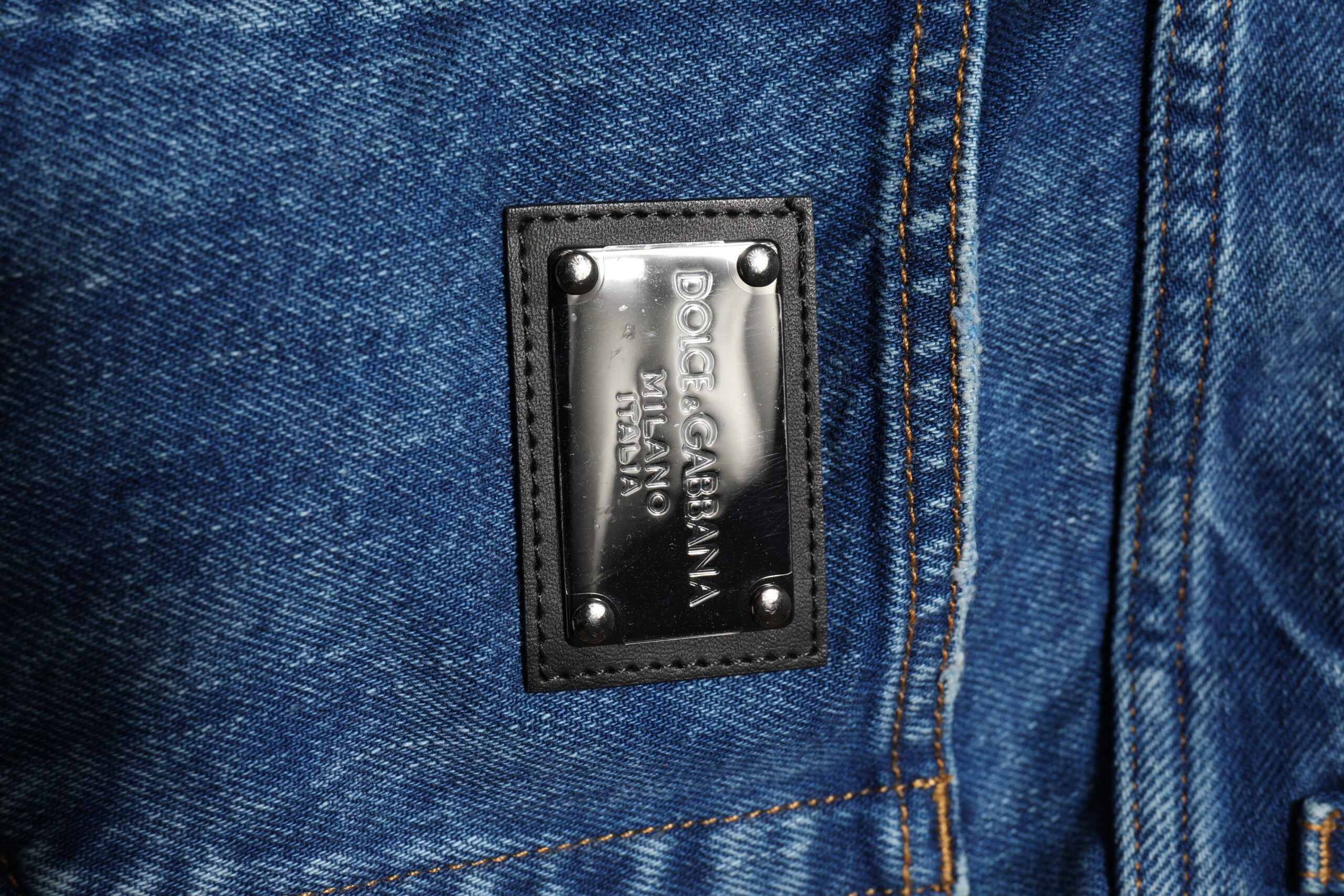Dolce & Gabbana blue denim jeans with logo plaque in cotton