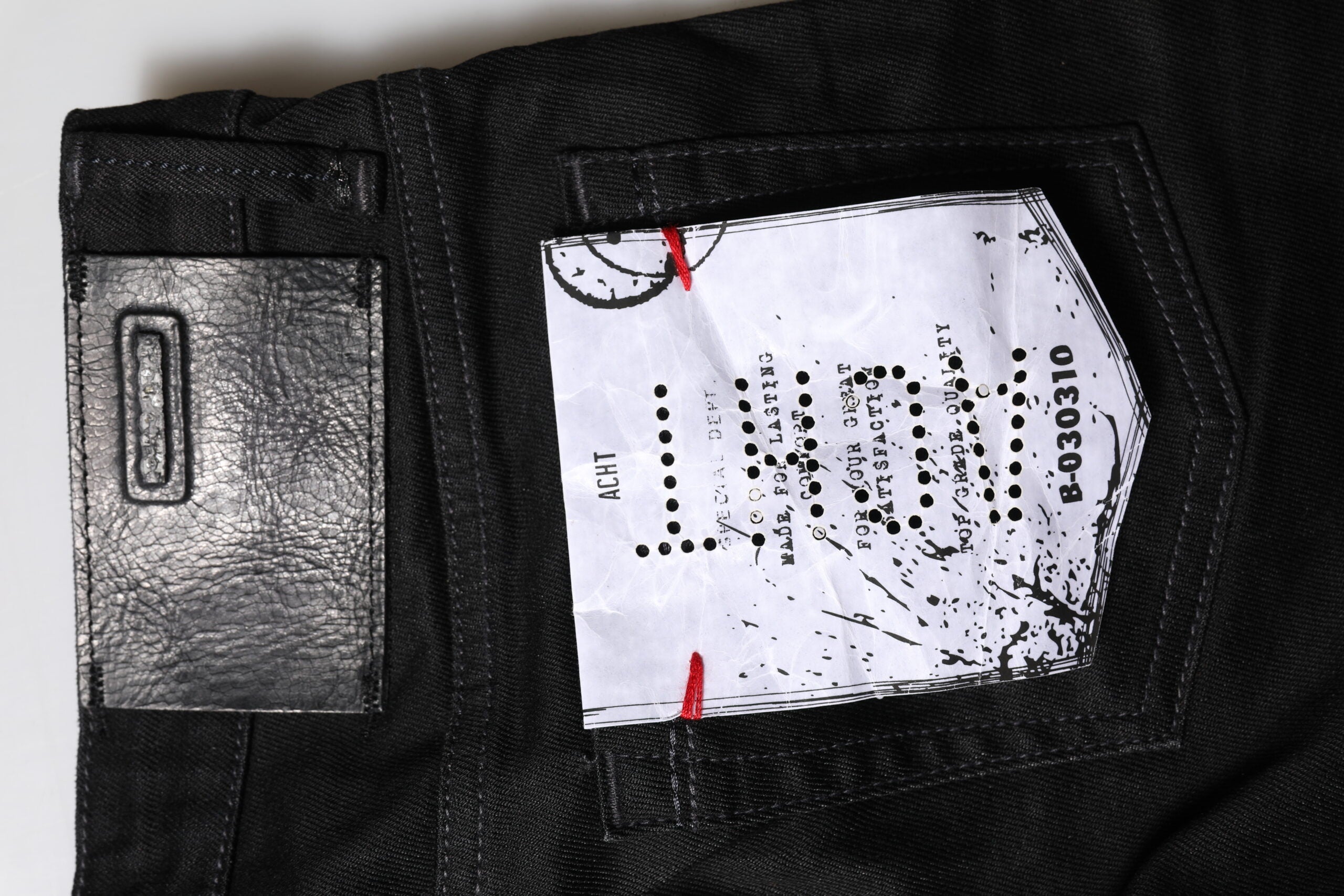 Eight pairs of black low-rise slim-fit cotton denim jeans