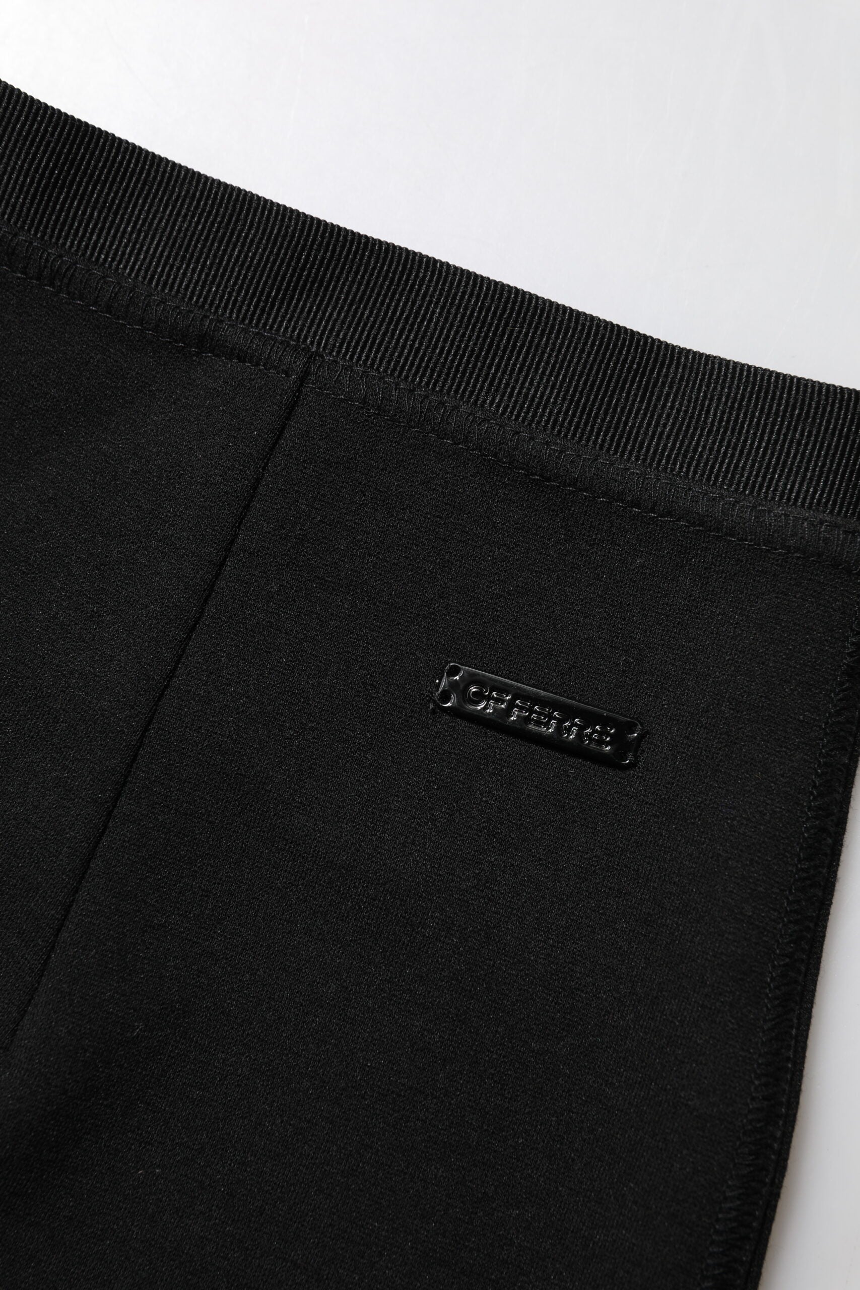 GF Ferre Schwarzer knielanger Bleistiftrock aus Polyester