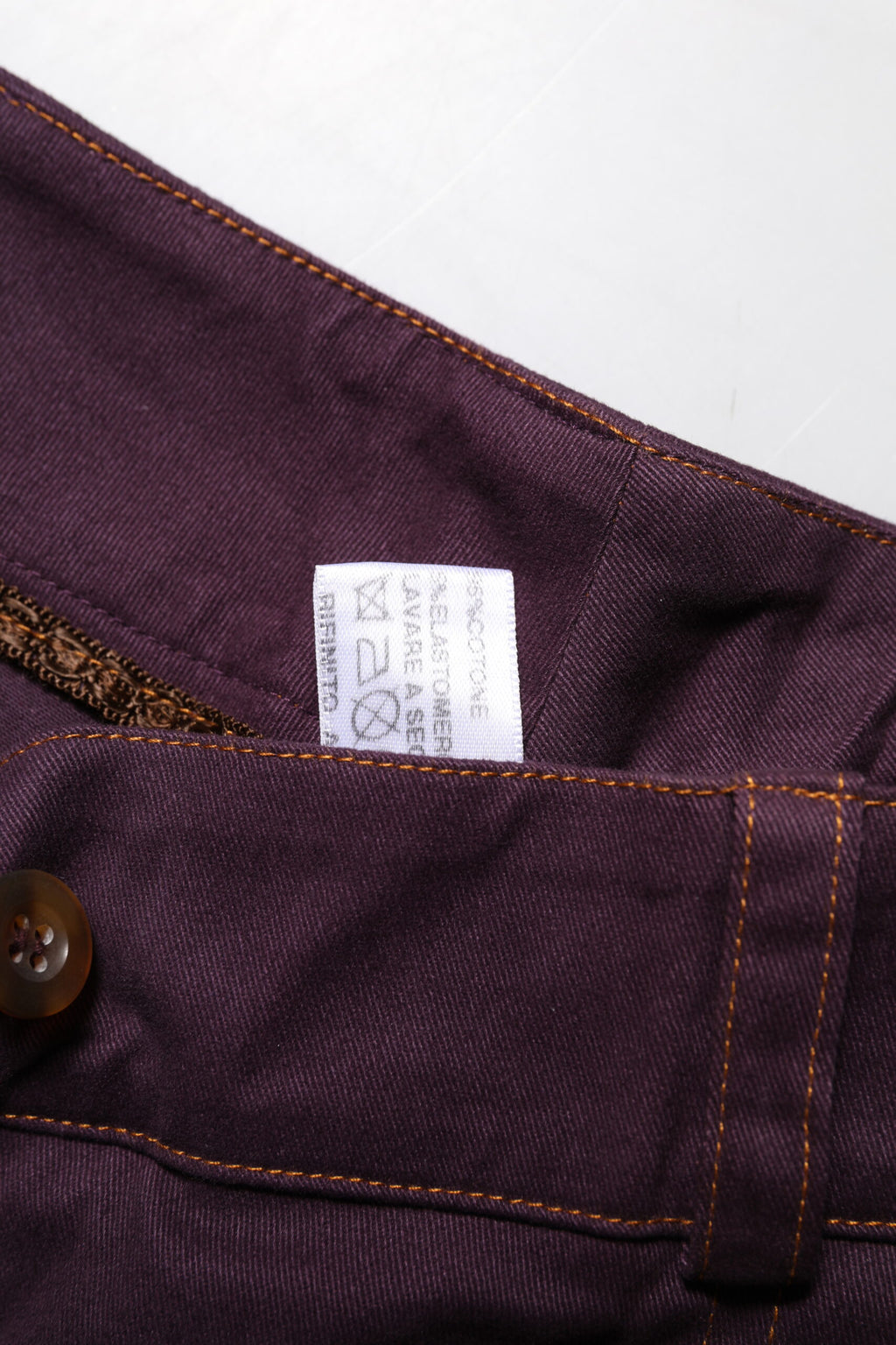 BENCIVENGA Lila Taillierte Hose mit hoher Taille