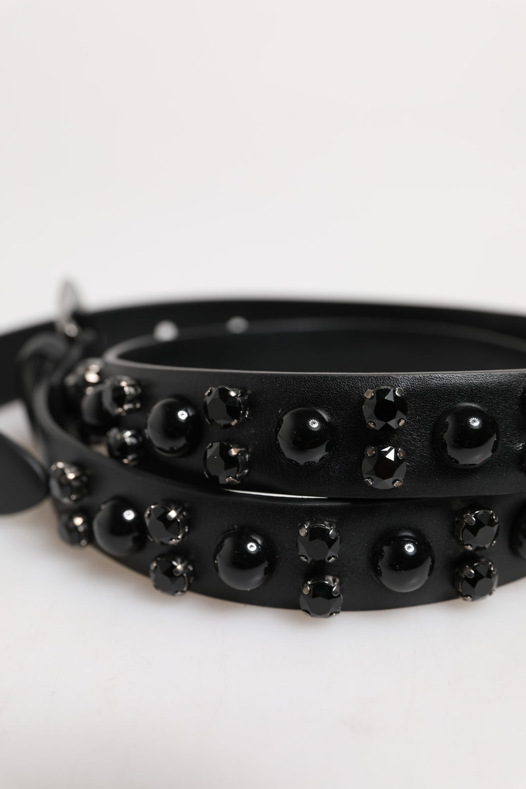 Dolce & Gabbana Schwarzer Nietengürtel aus Leder mit Metall-Logo-Schnalle