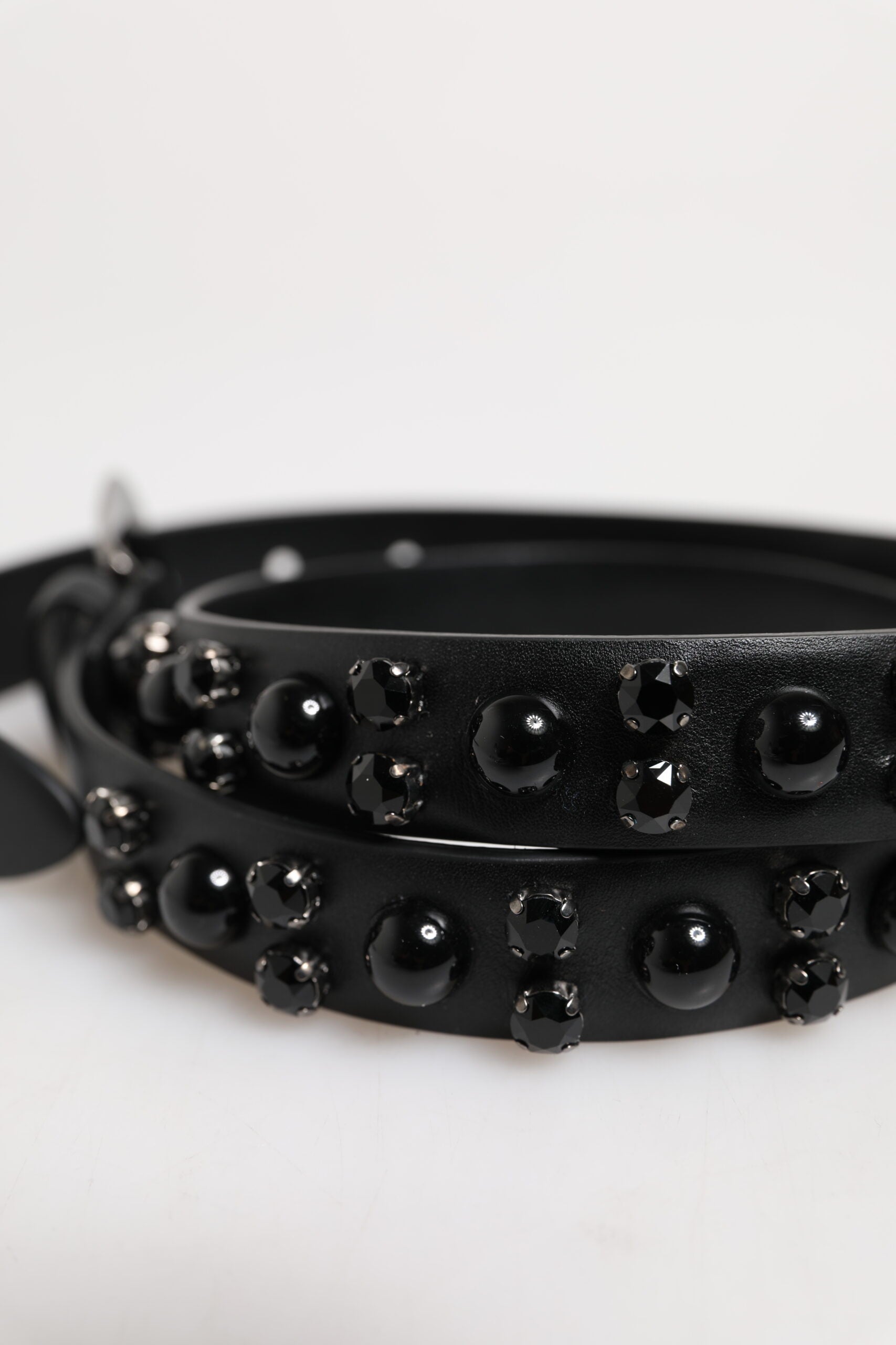 Dolce & Gabbana Schwarzer Nietengürtel aus Leder mit Metall-Logo-Schnalle