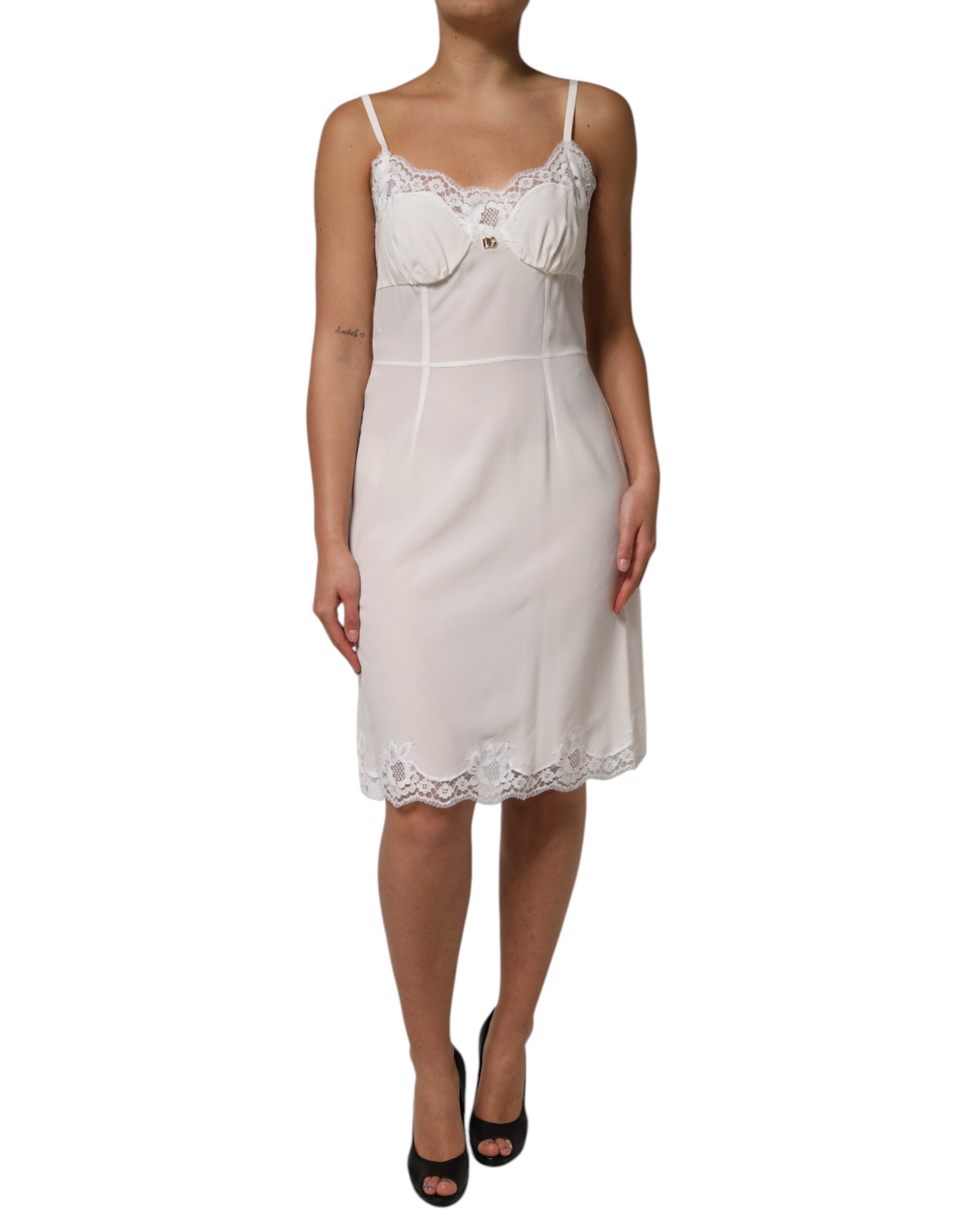 Dolce & Gabbana Weißes Spitzenkleid mit goldenem DG-Logo aus Seide Nachtwäsche