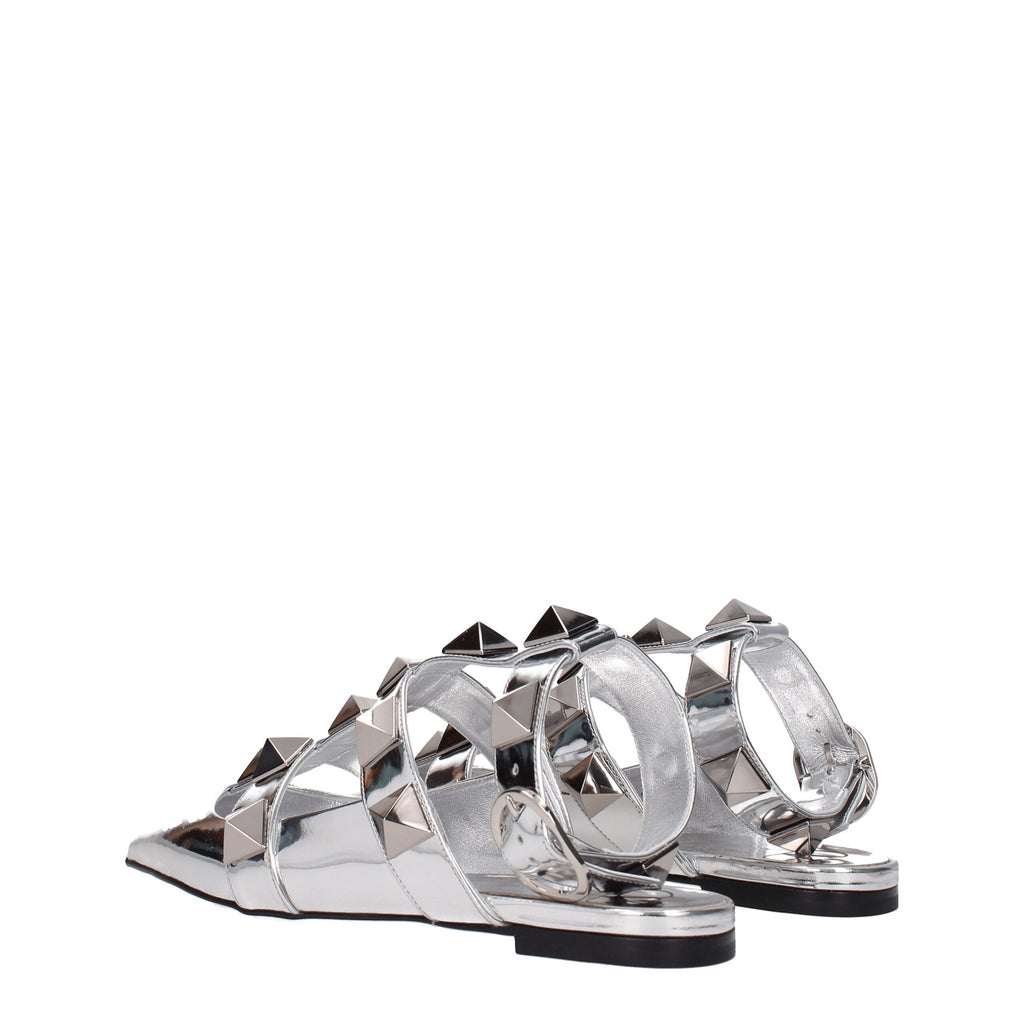 Valentino Garavani Graue flache Sandalen aus Leder
