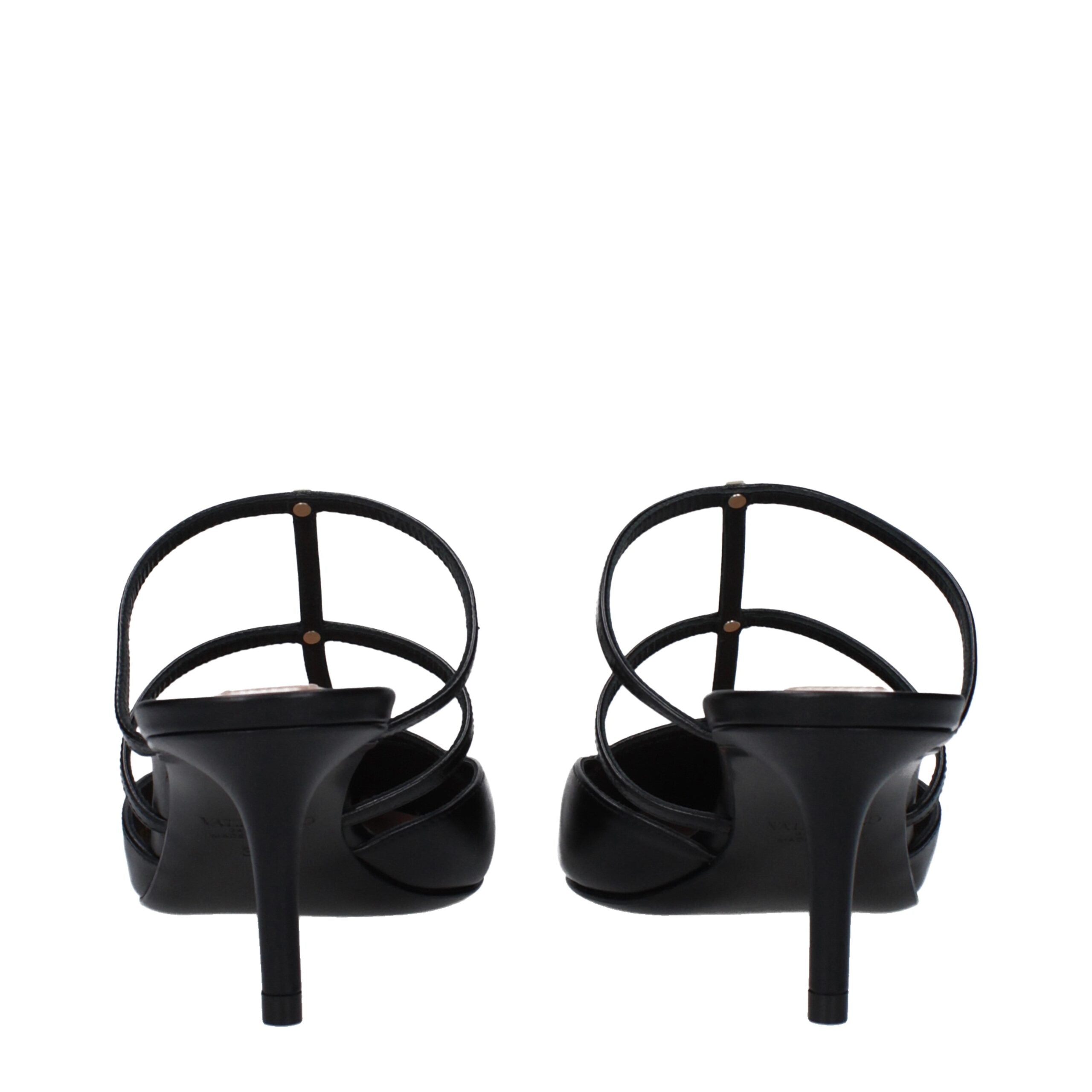 Valentino Garavani Flache Ledersandalen in Schwarz