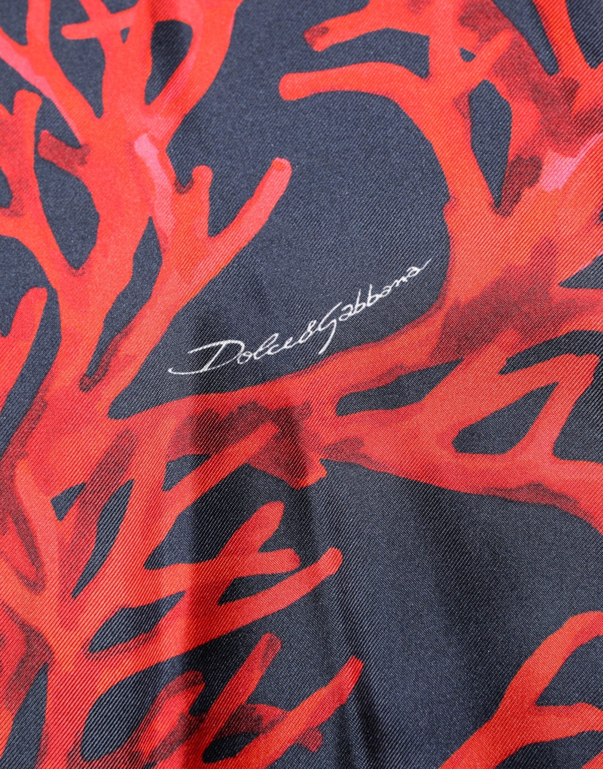 Dolce & Gabbana Marinefarbener Seidenpullover mit Korallendruck