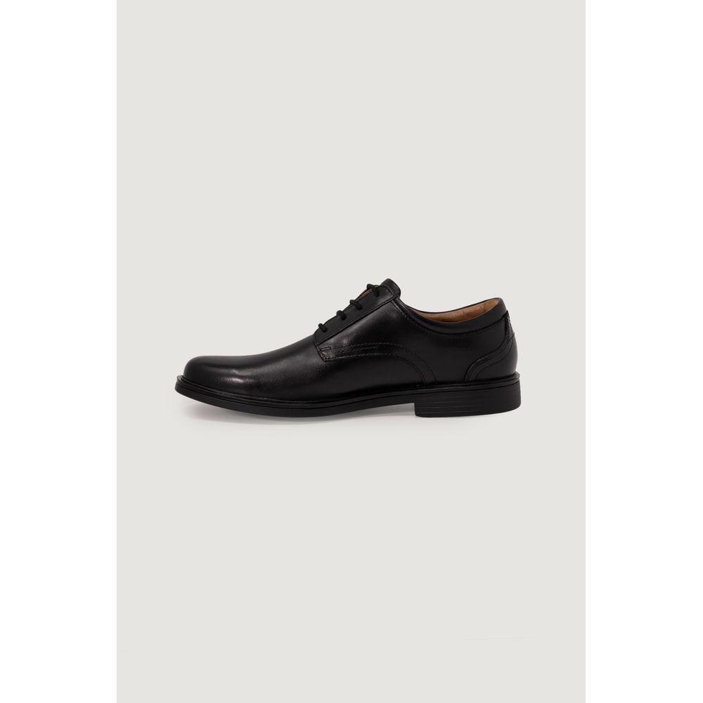 Clarks Schwarze Oxford- und Derby-Schuhe aus Leder