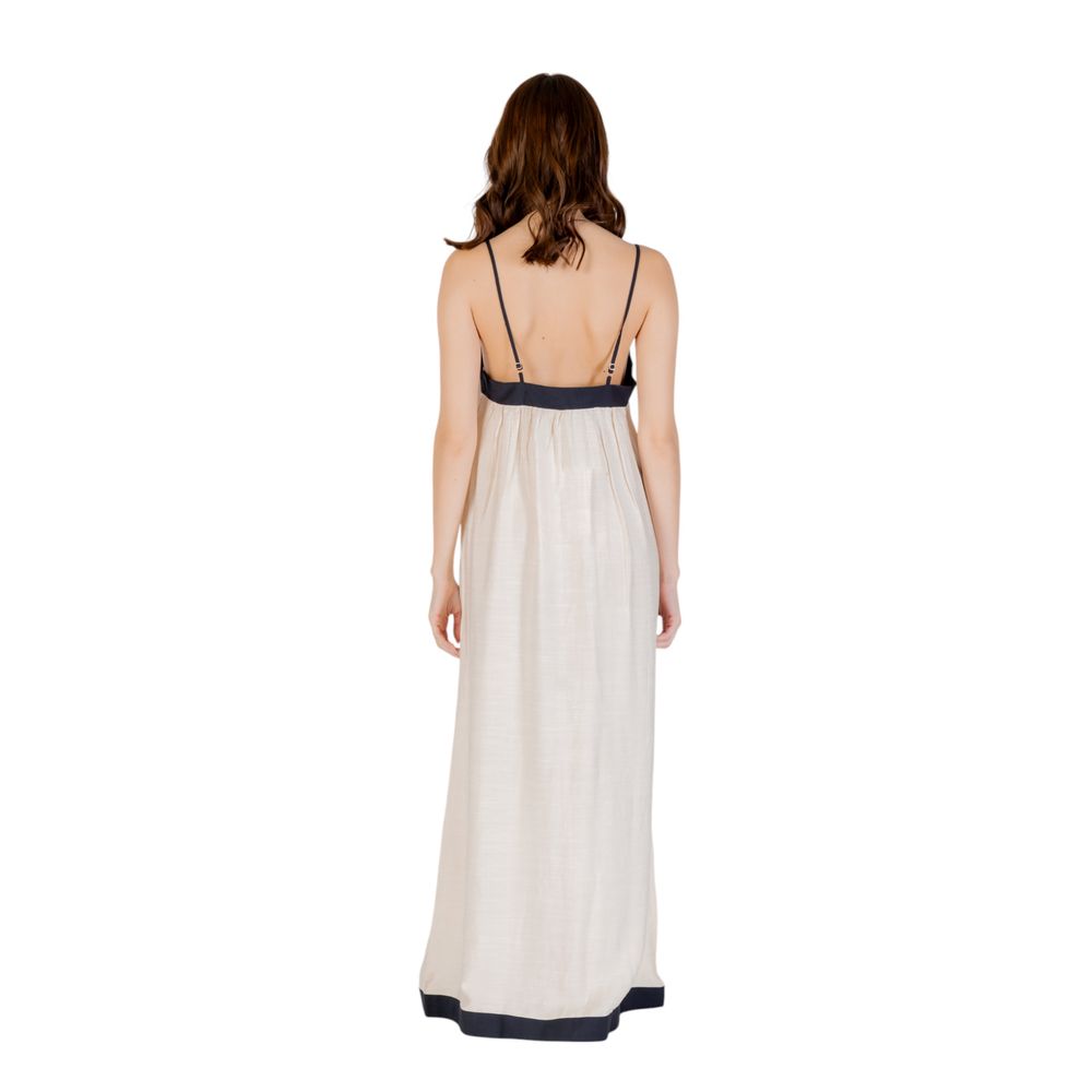 Vero Moda Beigefarbenes Nylon-Maxikleid