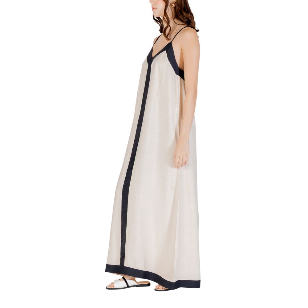 Vero Moda Beigefarbenes Nylon-Maxikleid