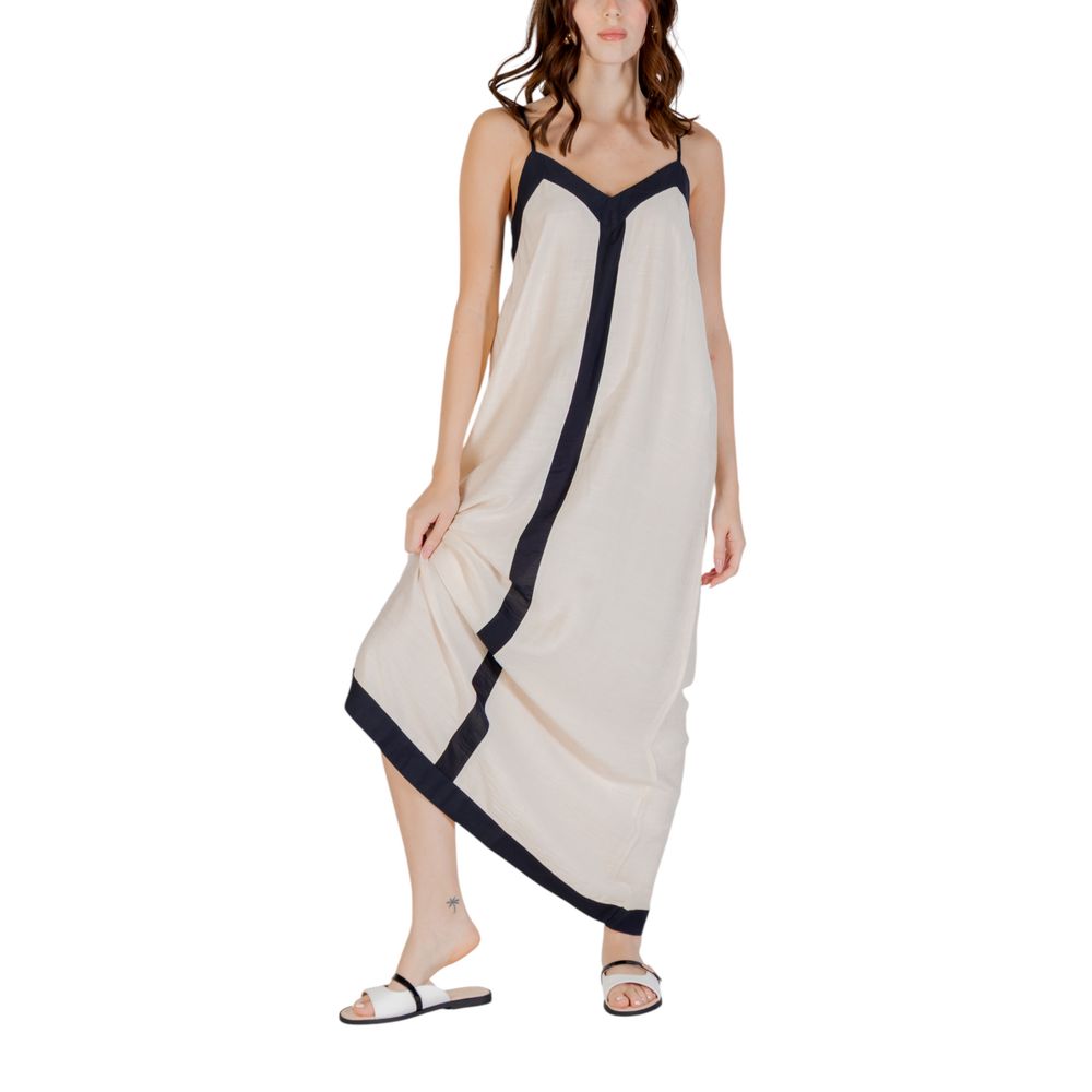 Vero Moda Beigefarbenes Nylon-Maxikleid