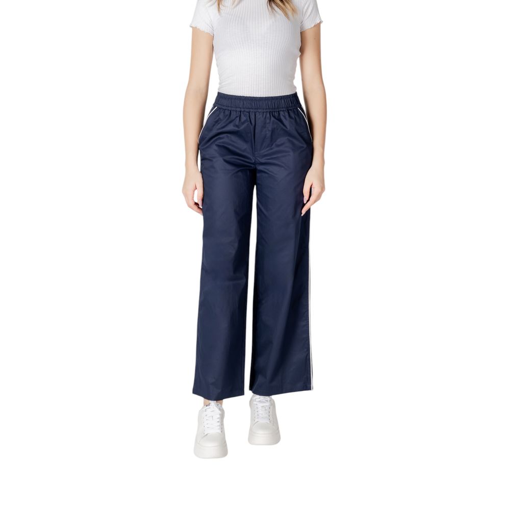 Only blue cotton trousers for leisure