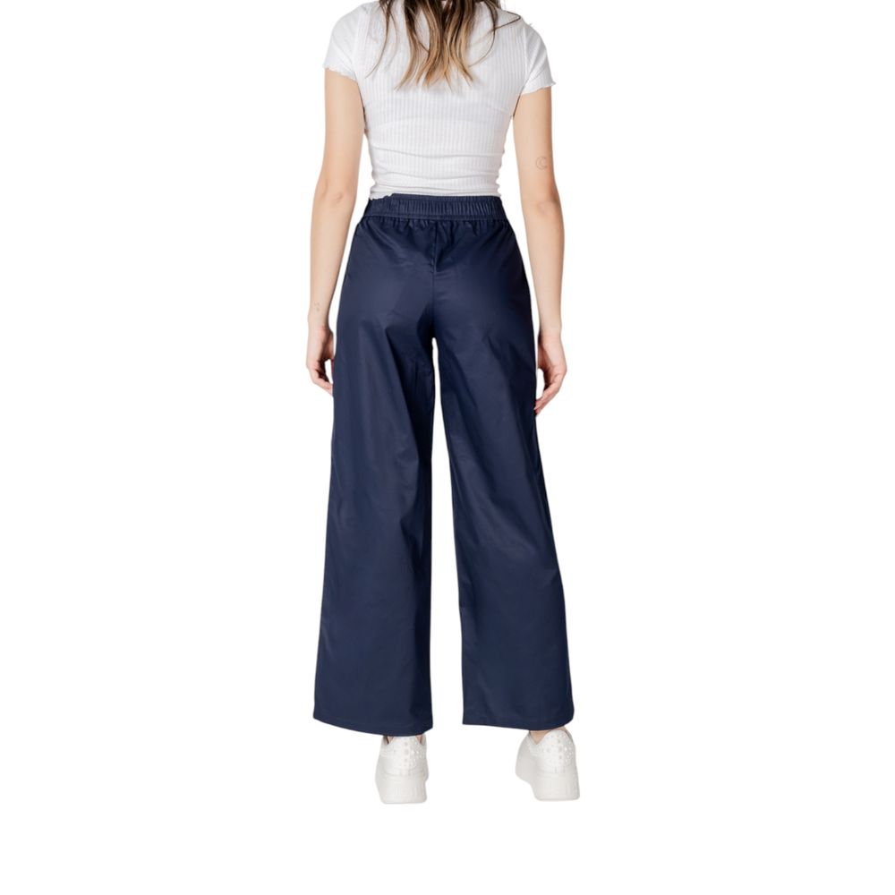 Only blue cotton trousers for leisure